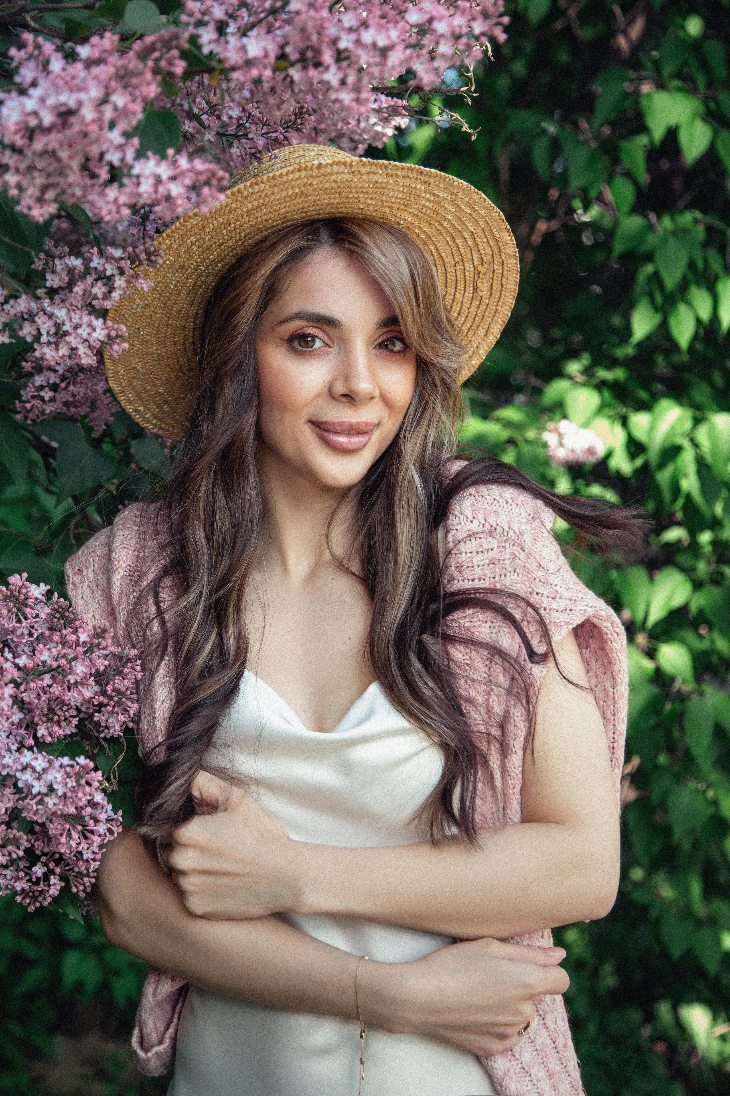 Фотосессия в сирени — нежные женские портреты в Москве | Анна Татаурова. Фотограф Анна Татаурова | Авторская фотосъемка в Москве
