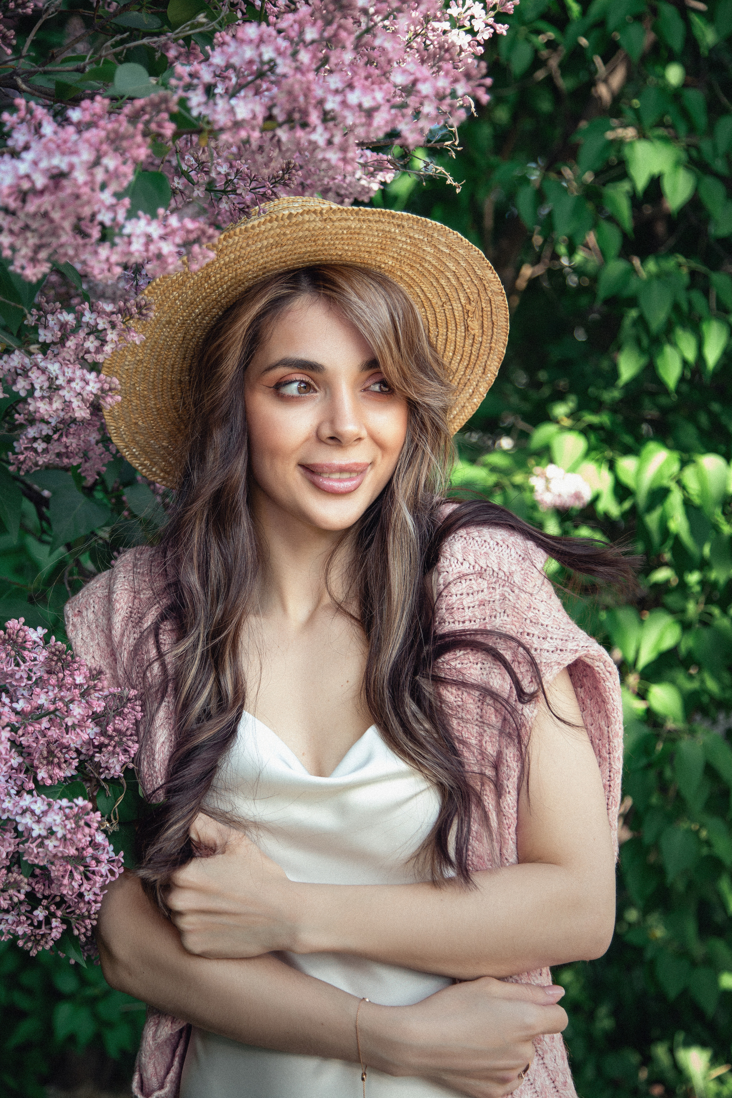 Фотосессия в сирени — нежные женские портреты в Москве | Анна Татаурова. Фотограф Анна Татаурова | Авторская фотосъемка в Москве