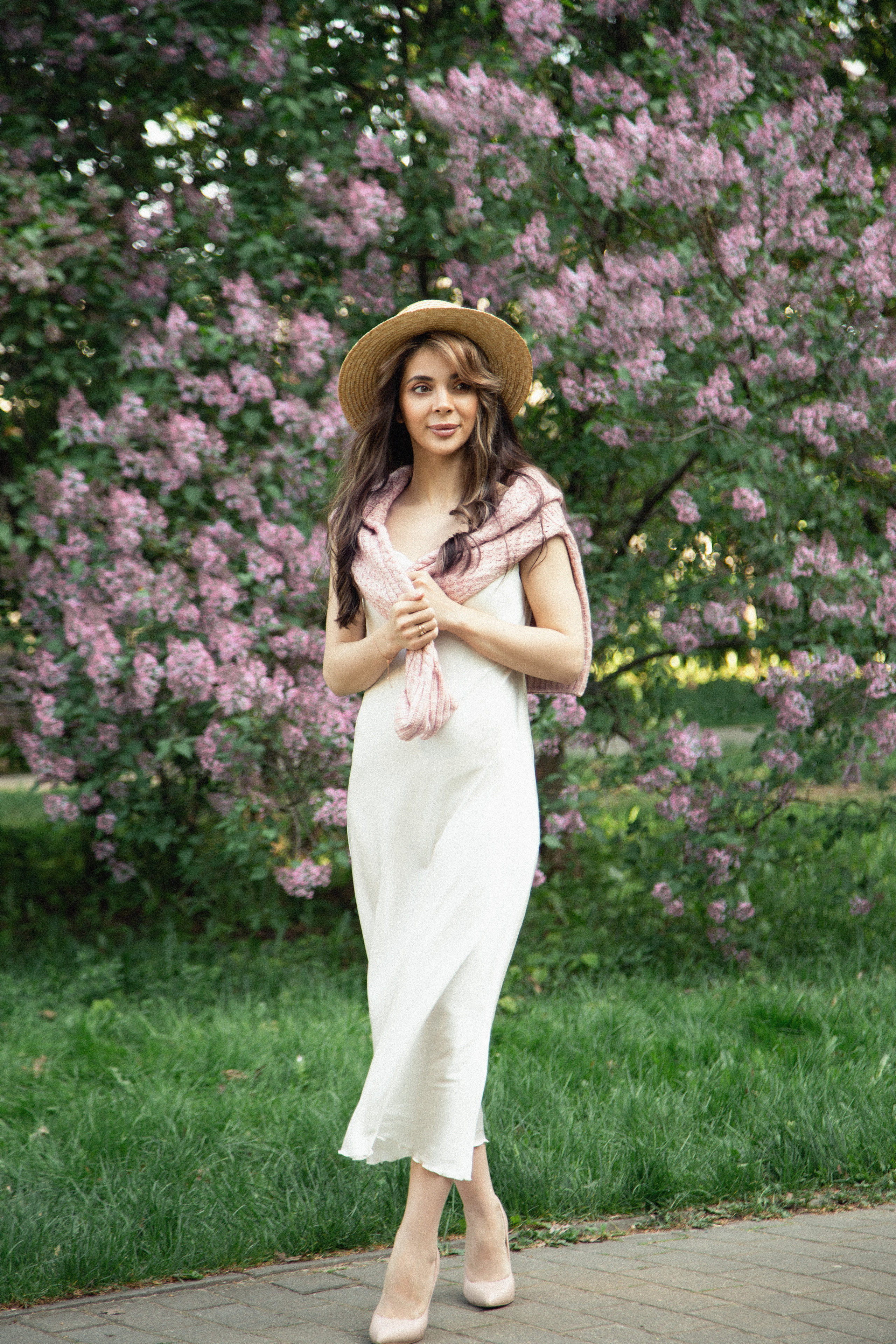 Фотосессия в сирени — нежные женские портреты в Москве | Анна Татаурова. Фотограф Анна Татаурова | Авторская фотосъемка в Москве