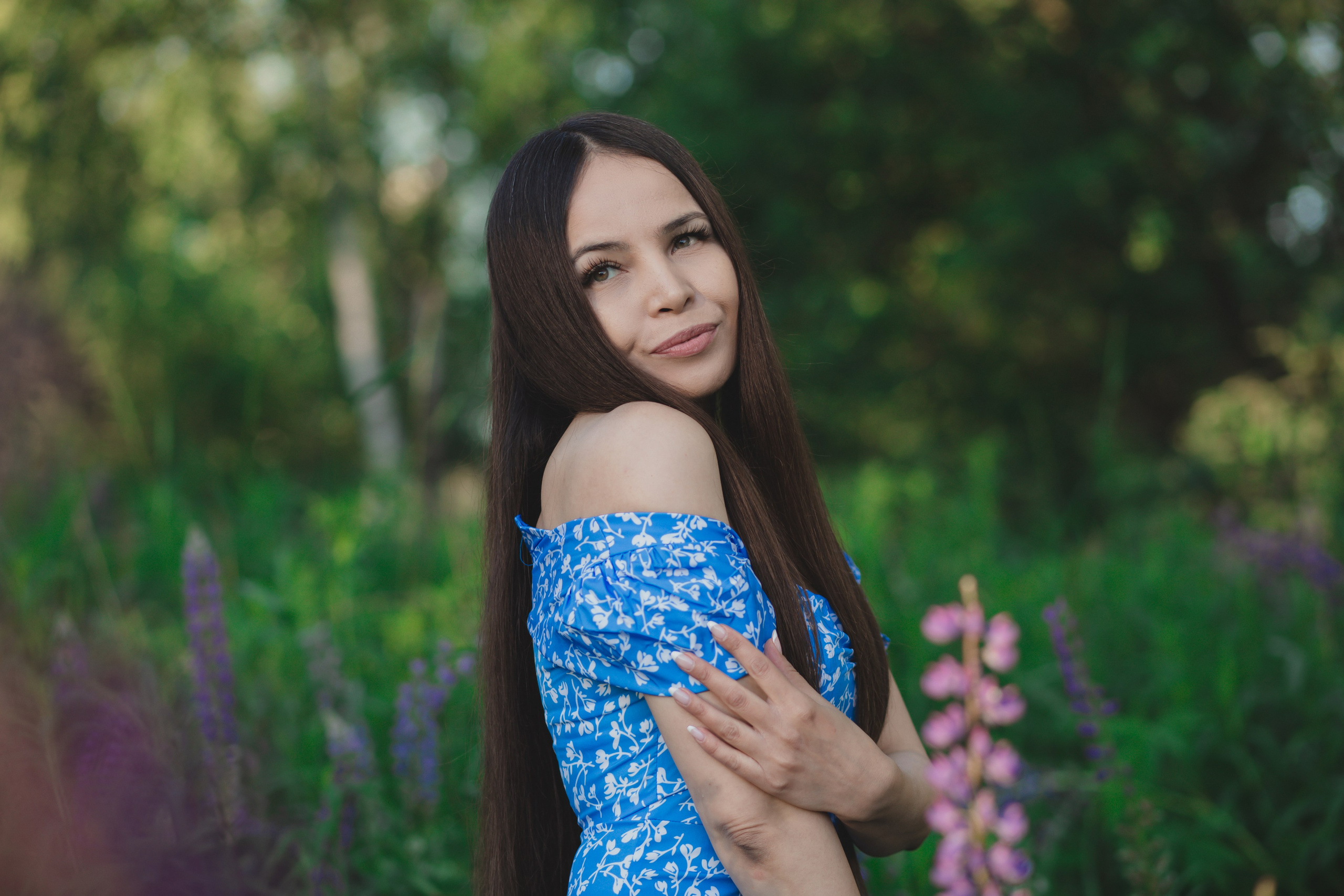 Таня в люпинах — бренд‑фотосессия в Москве, О проекте: люпиновый образ и атмосфера, Почему выбраны люпины?, Что мы создаём вместе, Образы и стилизация, Локация и настроение, Где использовать фото, Забронируйте съёмку, бренд-фотосессия в люпинах, люпины в Москве, визуальный контент для экспертов, фотосессия для личного бренда, Катерина Сысуева, rina_sphoto