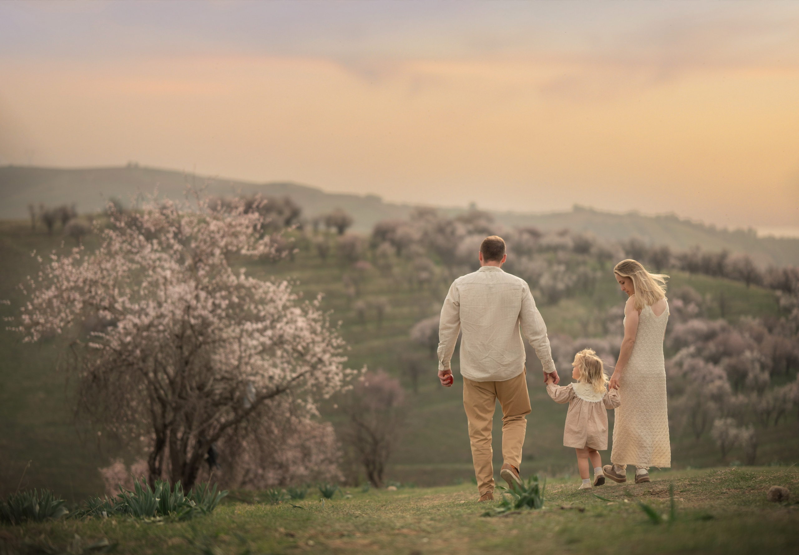 В цветущих садах миндаля…. Детский и семейный фотограф