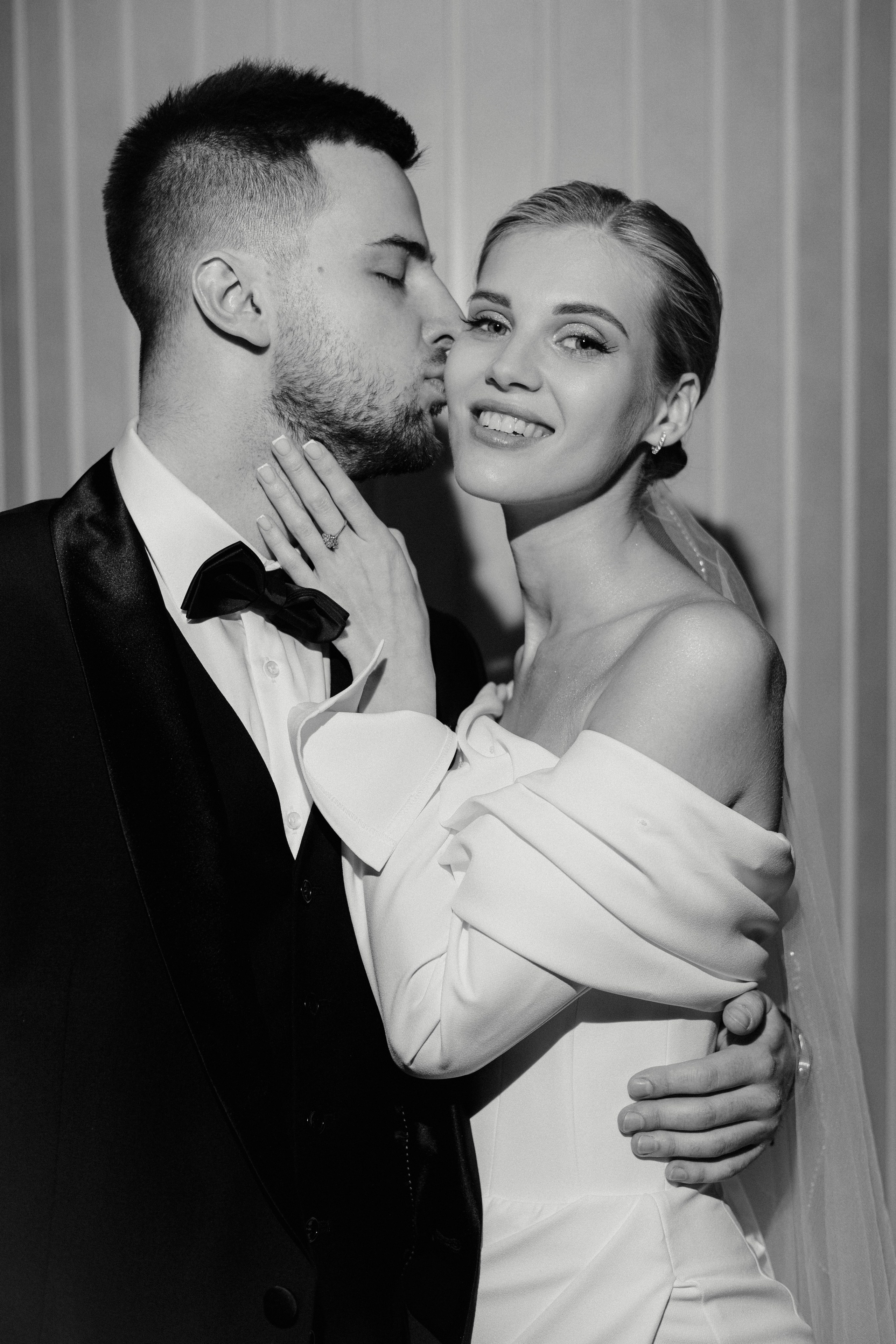 Свадебная фотосессия на стадионе Спартак. Свадебный фотограф в Москве. свадебная фотосессия Москва. Фотограф в Москве Валерия Рожкова