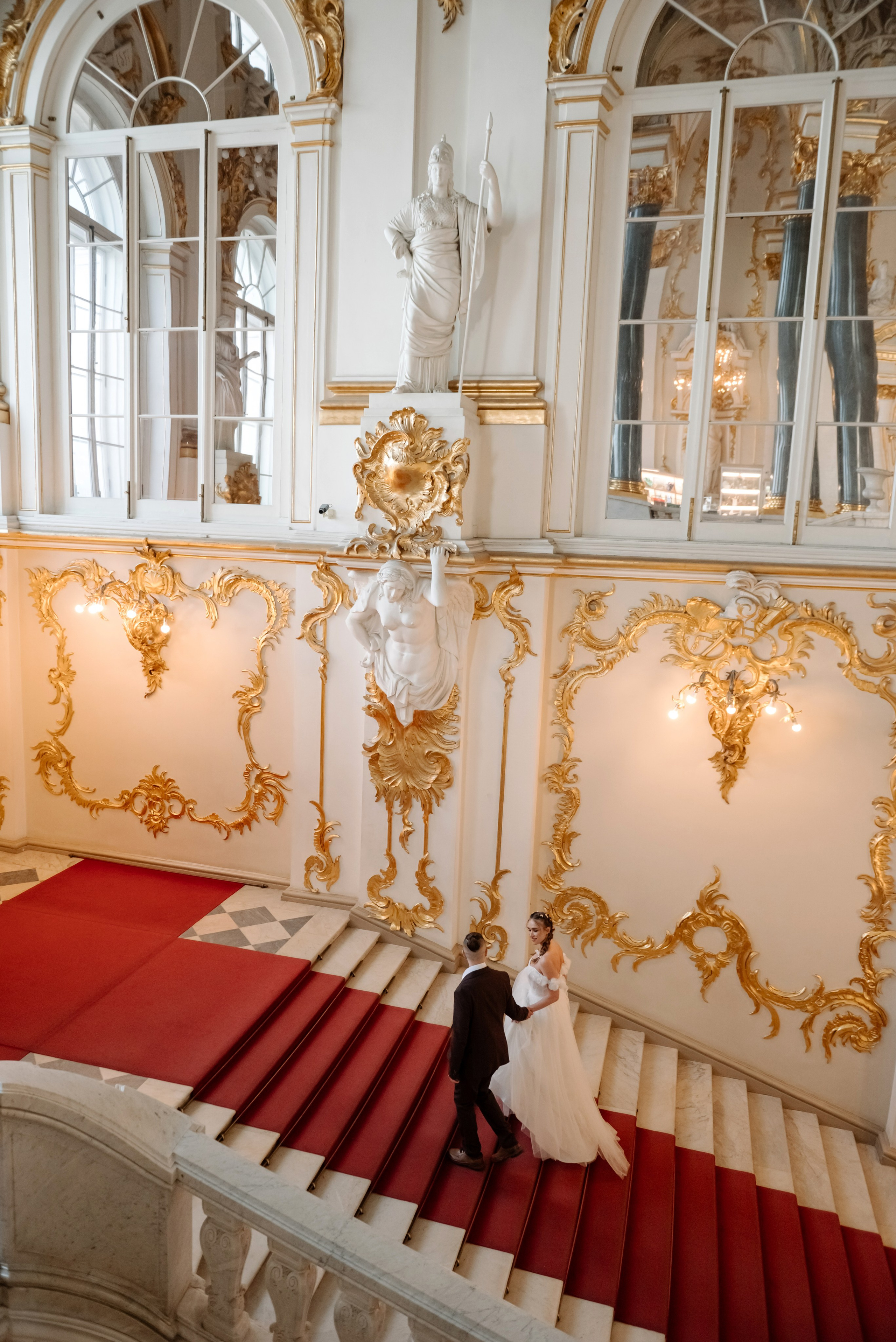 В залах лучшего музея. Свадебный и сеейный фотограф в Санкт-Петербурге Елена Худякова