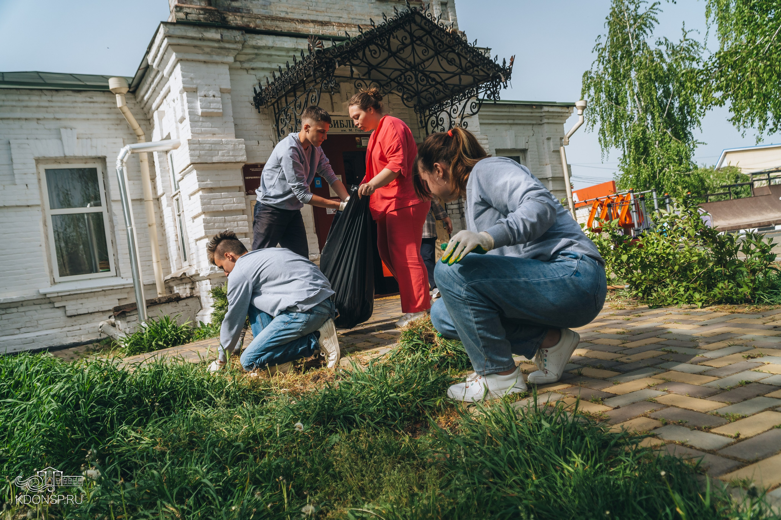 Акция «Всероссийский день заботы о памятниках истории и культуры». Новотитаровский Дом культуры