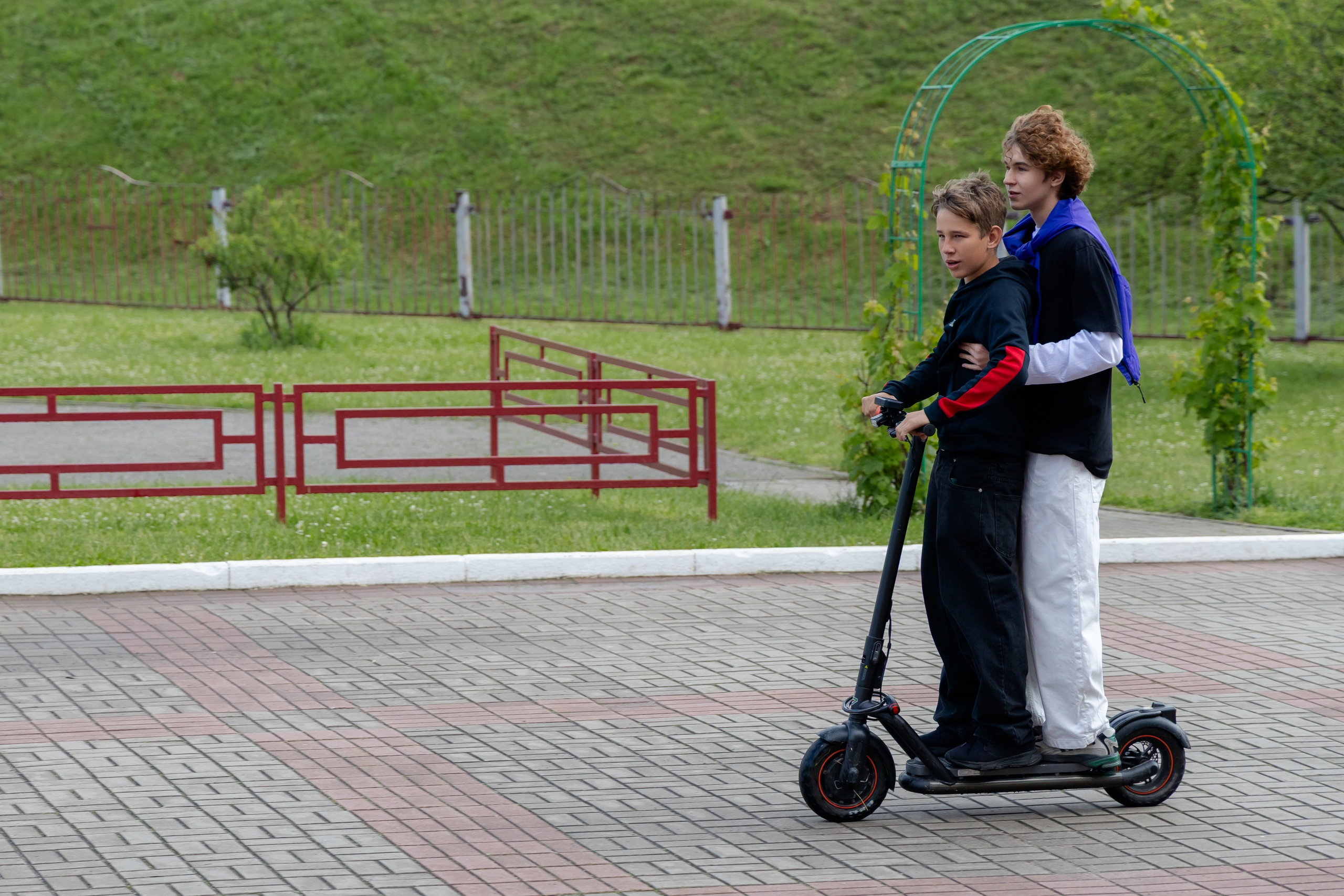 Школьный выпускной 2025 год в Минске, Беларуси. Свадебный фотограф в Минске/Беларуси Сергей Спиридонов