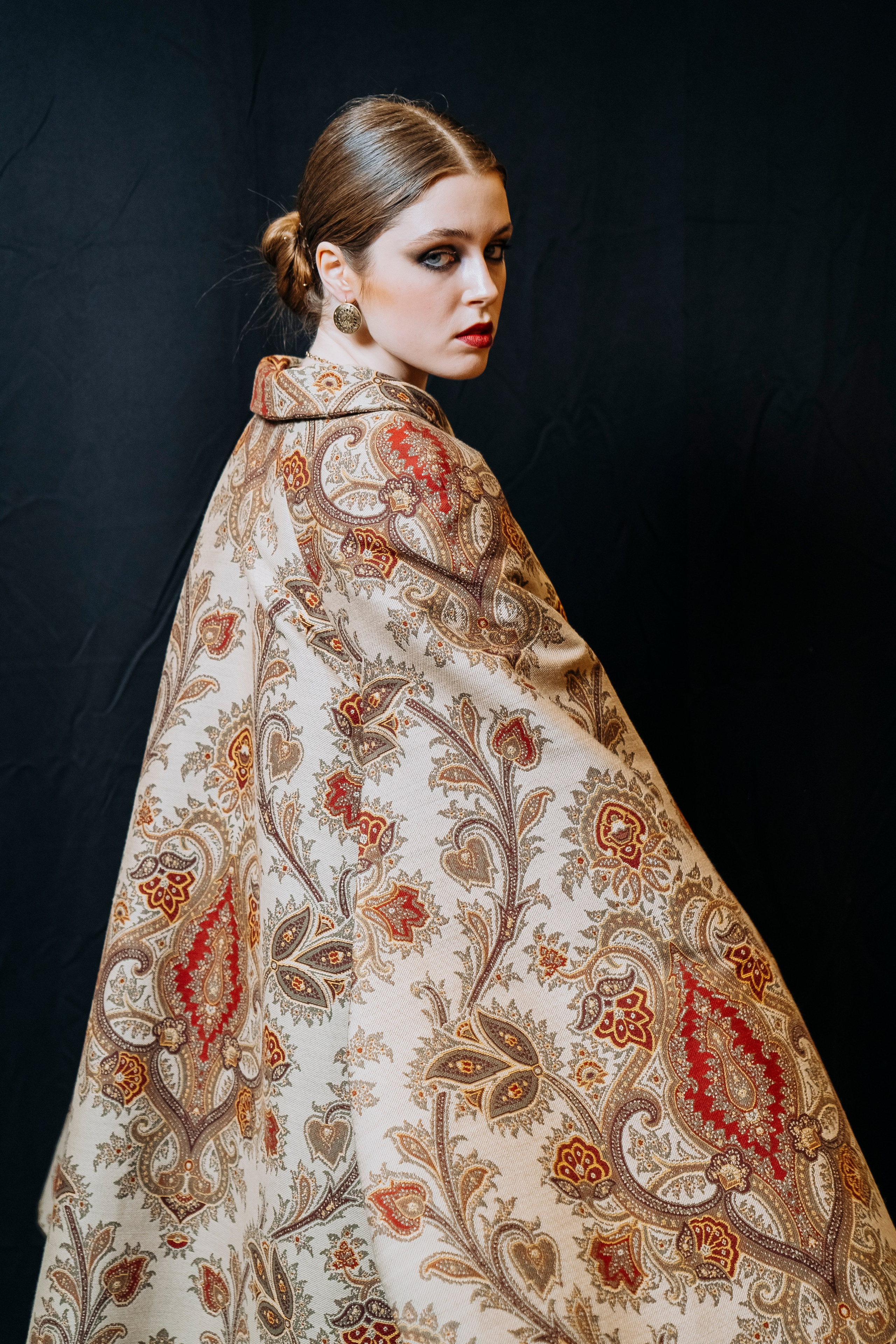 B&D FASHION SHOW: Мода как искусство. Переосмысление классики. Больше: https://sinonim.org/improve#res. Профессиональный портретный фотограф в Москве Владимир Глаголев