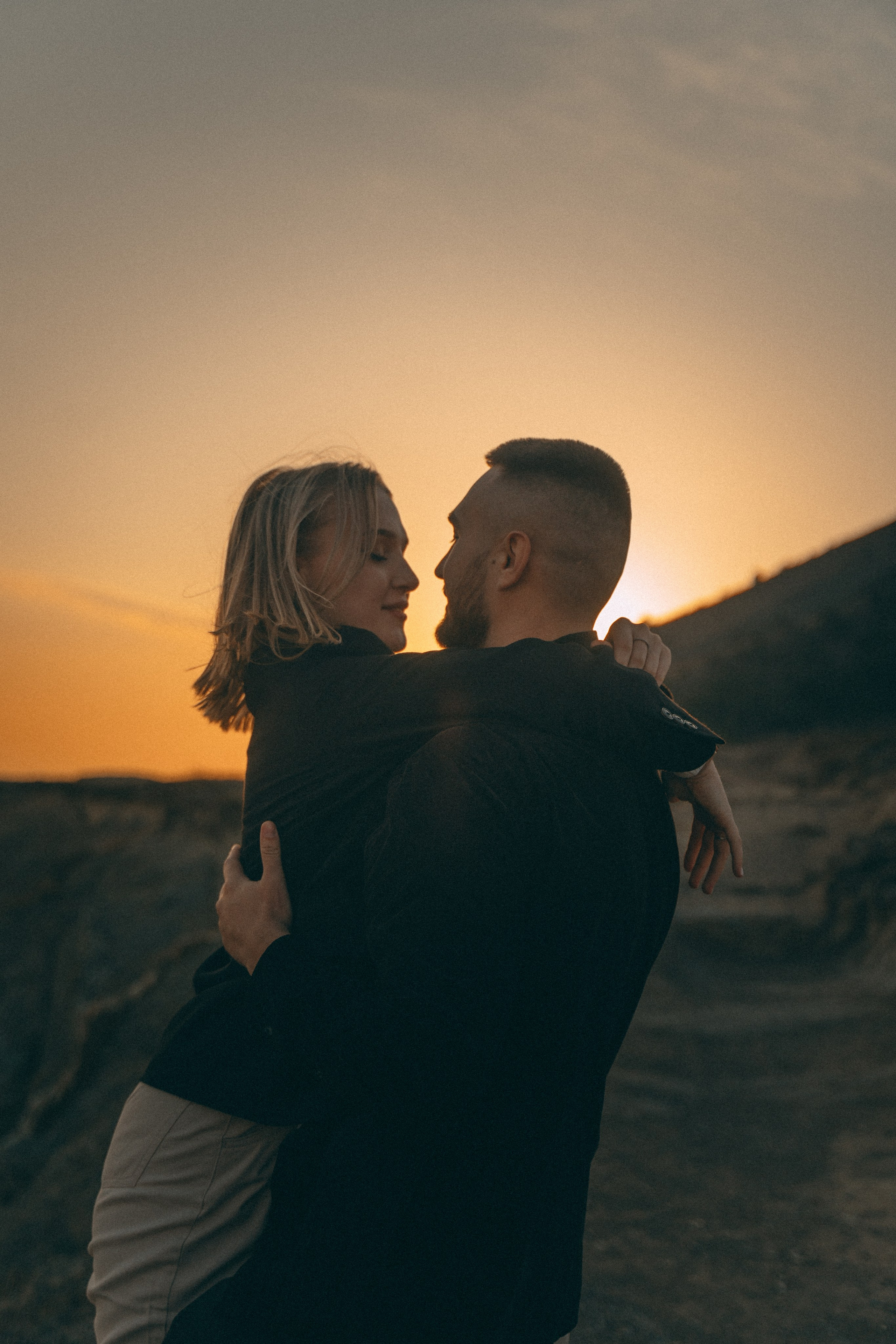 Lovestory на закате в горах. Фотограф Екатерина в городе Новороссийск