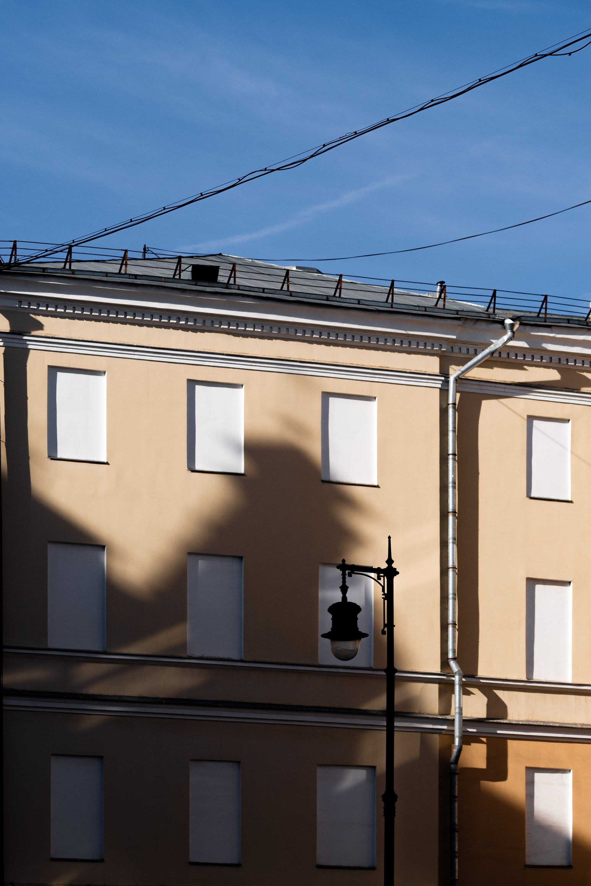 Свет и тень в городе. Фотограф в Москве. Шахабудин