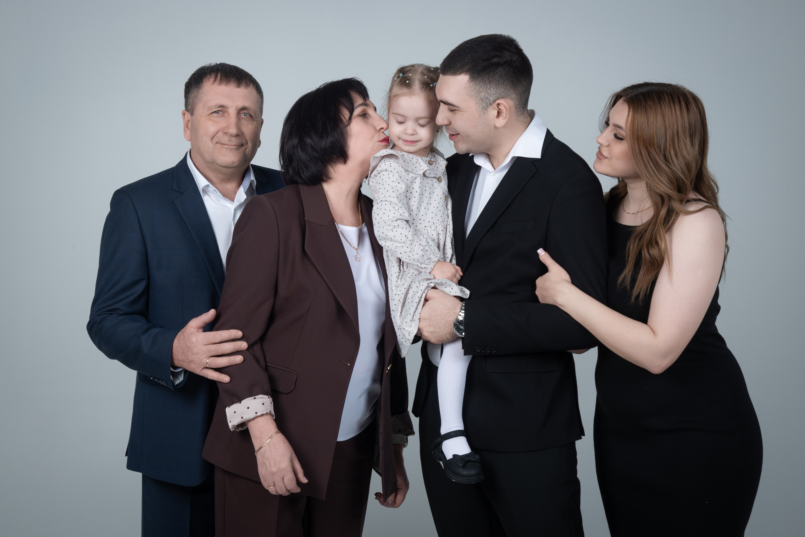 Большая семья три поколения. Свадебный и портретный фотограф в Омске Матвей Краузе