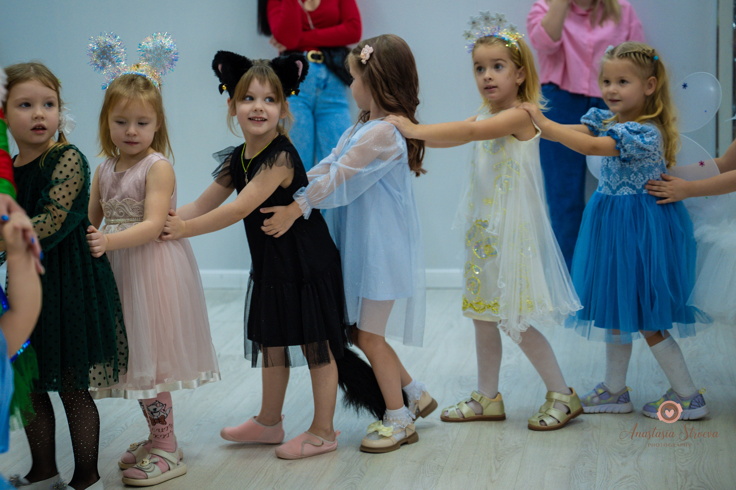 Новый год в танцах. Семейный и детский фотограф в Королеве, Москве и Московской области Строева Анастасия
