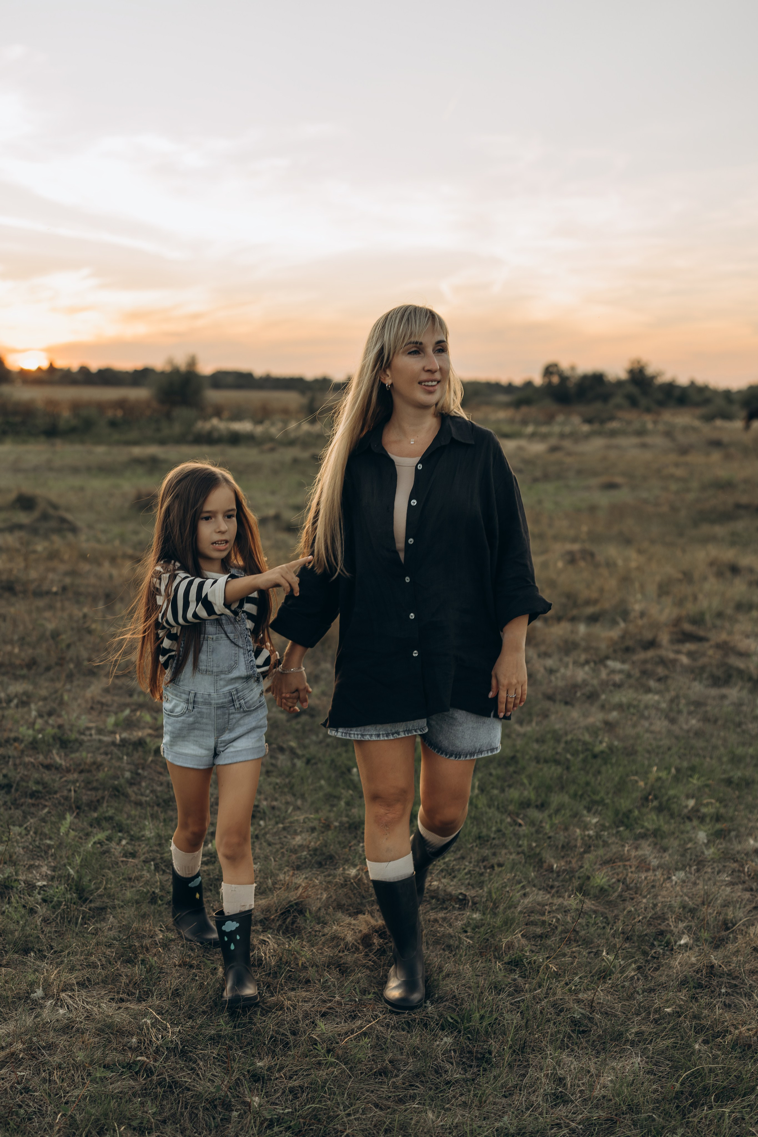 Детство, лошади, природа. Семейный фотограф Москва. Фотограф беременности и материнства Москва