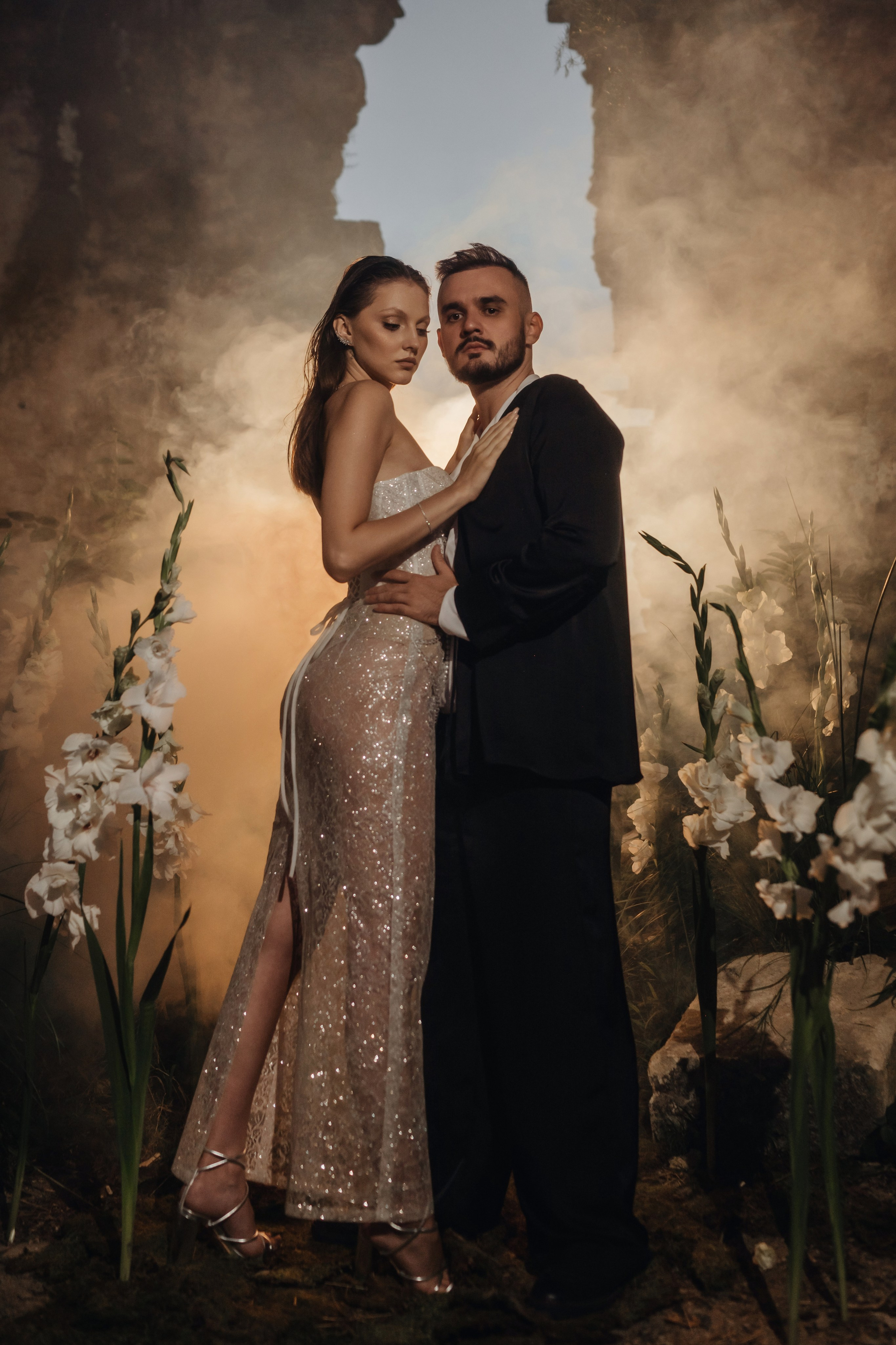 Свадебная фотосессия, свадьба, лавстори, утро невесты, совместные сборы, идеи для фотосессии, жених и невеста, позирование, позы для фотосессии, свадебные сборы, сьемка в студии, свадебная съемка, тренды свадьба, свадебные тренды, свадебный декор, позинг,свадебный макияж, детали, детали на свадьбу, приглашения на свадьбу, свадебная причёска, невеста, фото невесты гладиолусы на свадьбе,свадьба с гладиолусами ,невеста и гладиолусы 