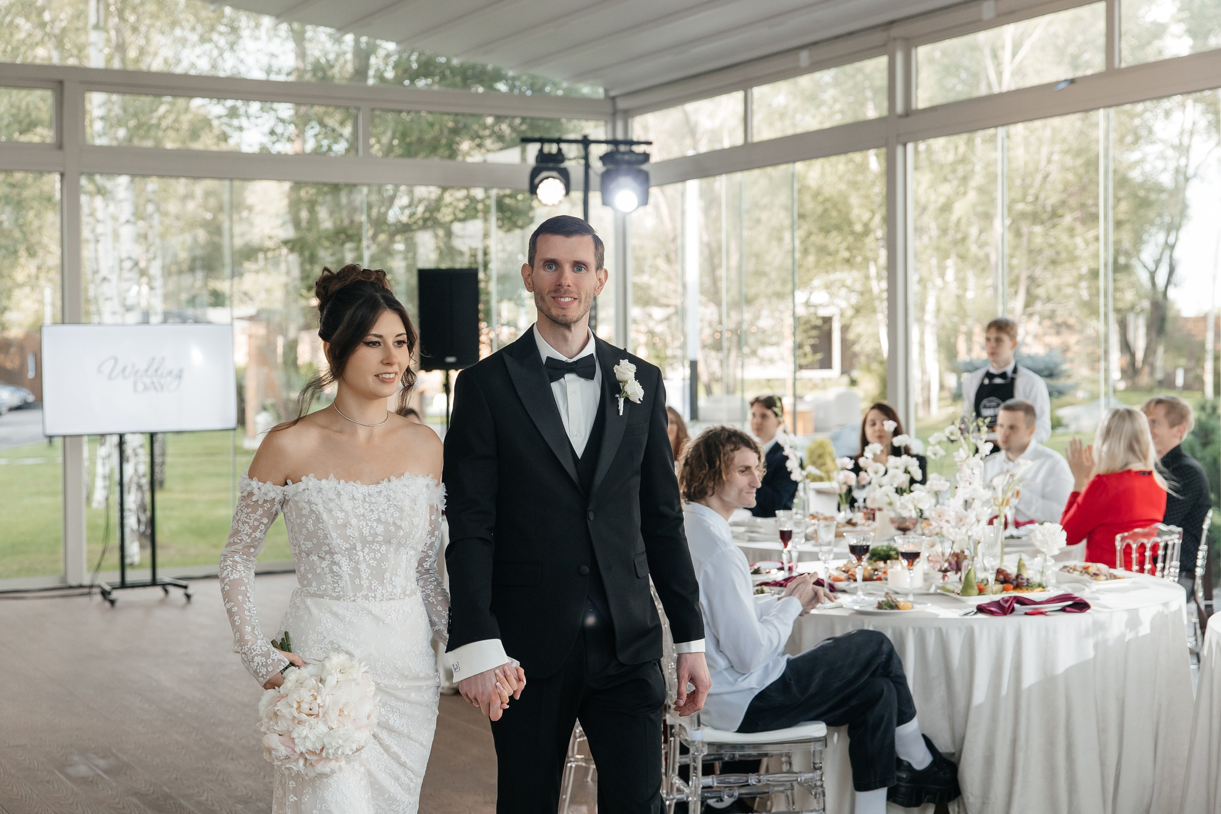 Свадебный банкет на площадке THE SUN LAKE VERANDA EVENT на озере Сенеж Солнечногорск