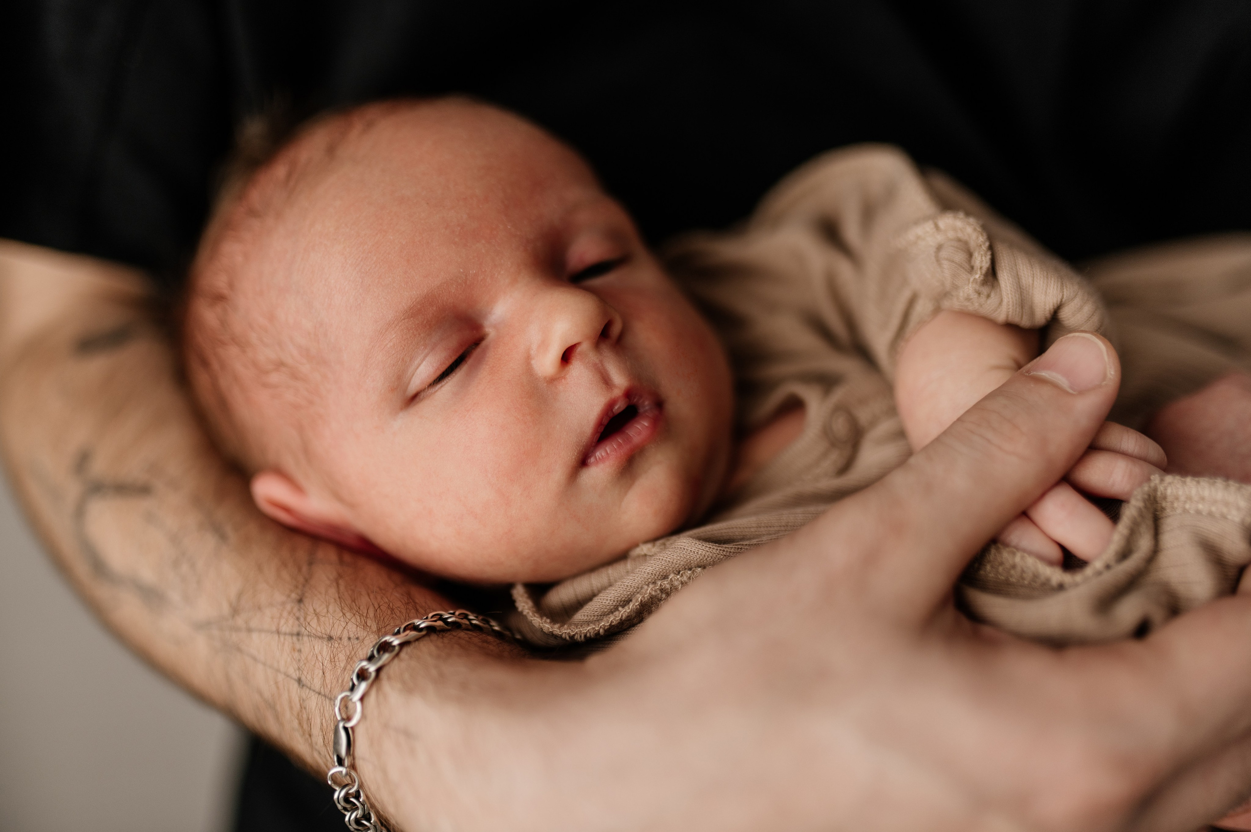 Злата Юнус и Алан дома. Семьи