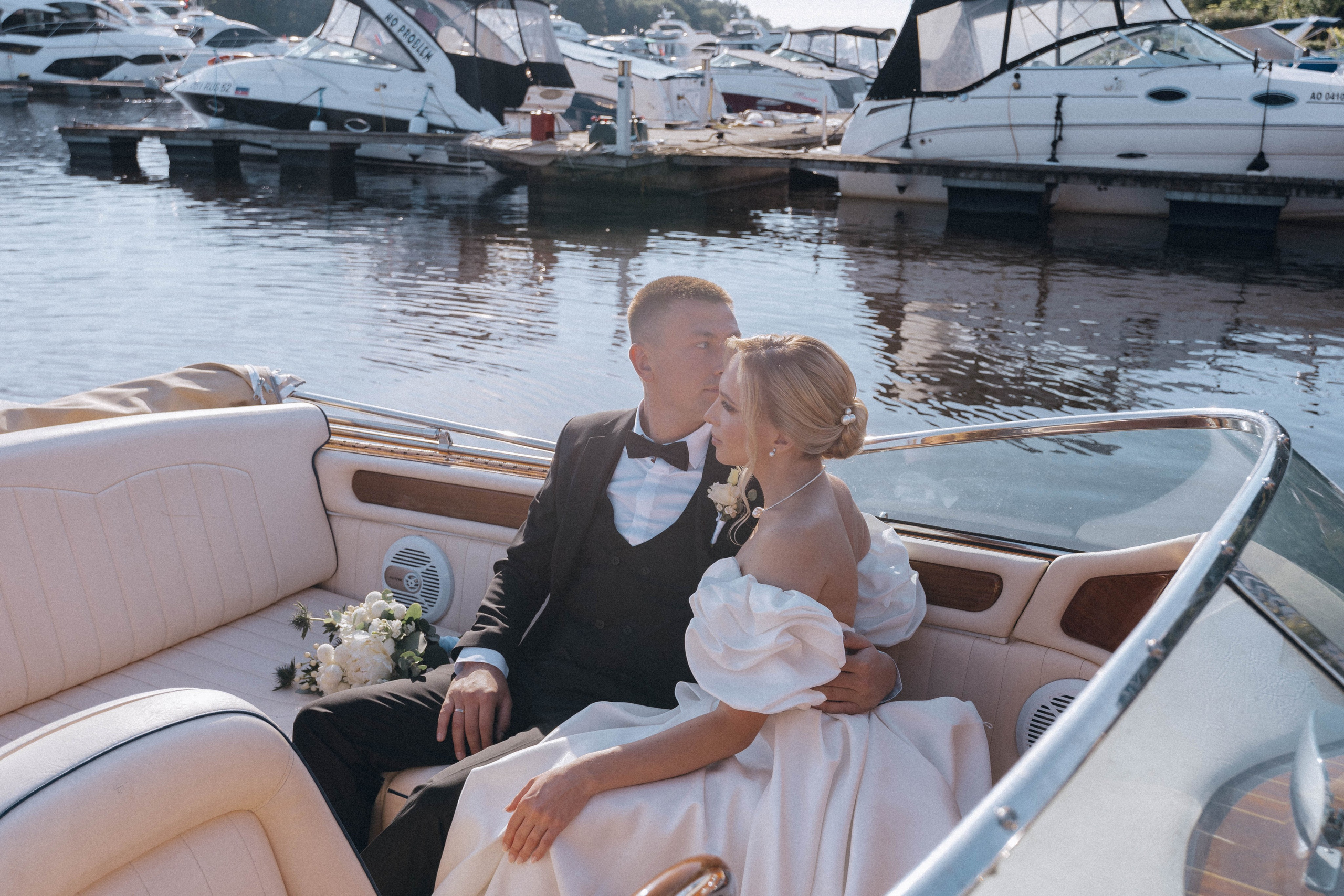 СВАДЕНБНАЯ СЬЕМКА НА КАТЕРЕ ПО КАНАЛАМ САНКТ-ПЕТЕРБУРГА И В АКВАТОРИИ НЕВЫ. Профессиональный фотограф, Санкт-Петербург — Виктория Богомолова