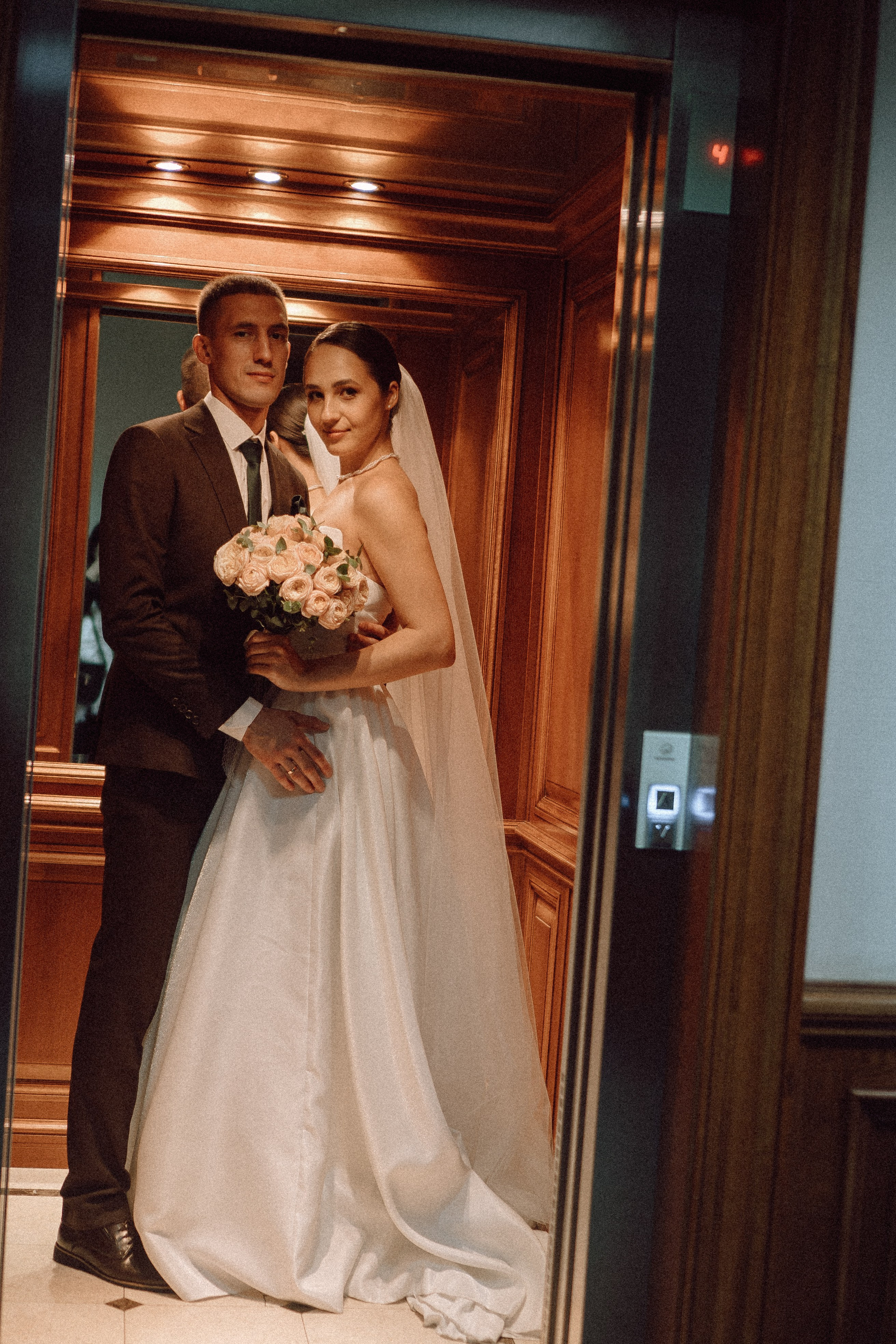 СВАДЕБНАЯ ПРОГУЛКА В САНТК-ПЕТЕРБУРГЕ (ИСАКИЕВСКИЙ СОБОР, ЗИМНЯЯ КАНАВКА, ЭРМИТАЖ И БОЛЬШАЯ МОРСКАЯ УЛИЦА). Профессиональный фотограф, Санкт-Петербург — Виктория Богомолова