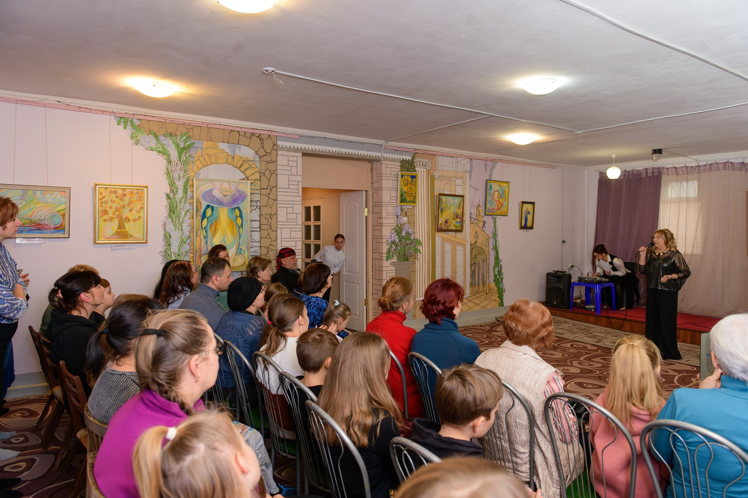 Выставка «Влюбленная в мир». Художница Татьяна Иванова-Гуляева. Фотограф Валерия Голубева (Миронова)