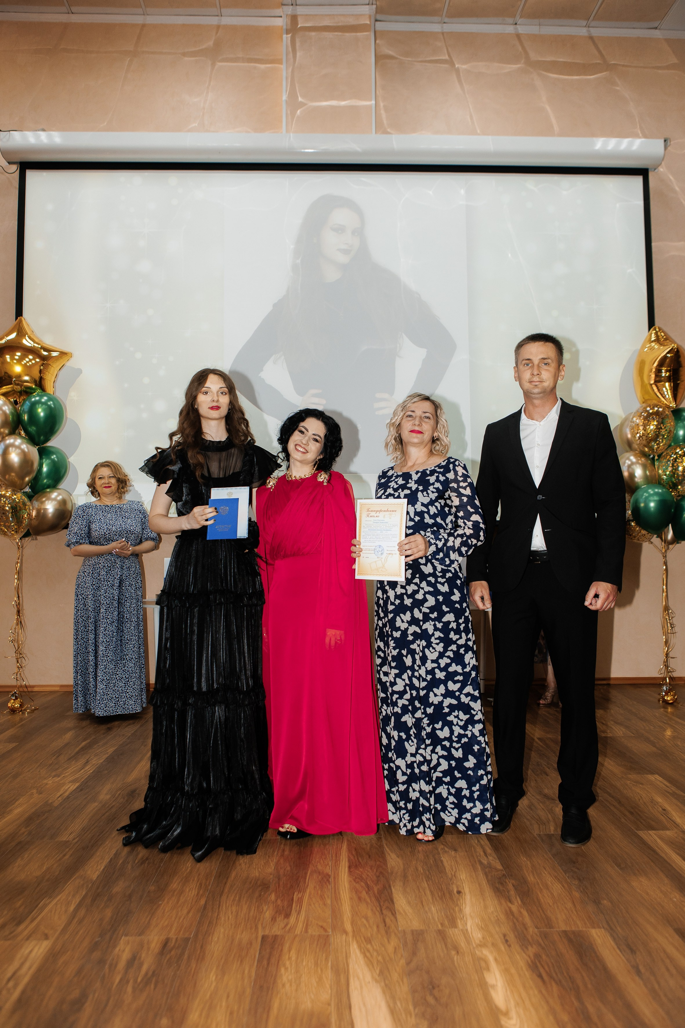 Выпускной Гимназия 12 2024 г. Свадебный и портретный Фотограф в Липецке Дмитрий Котюков