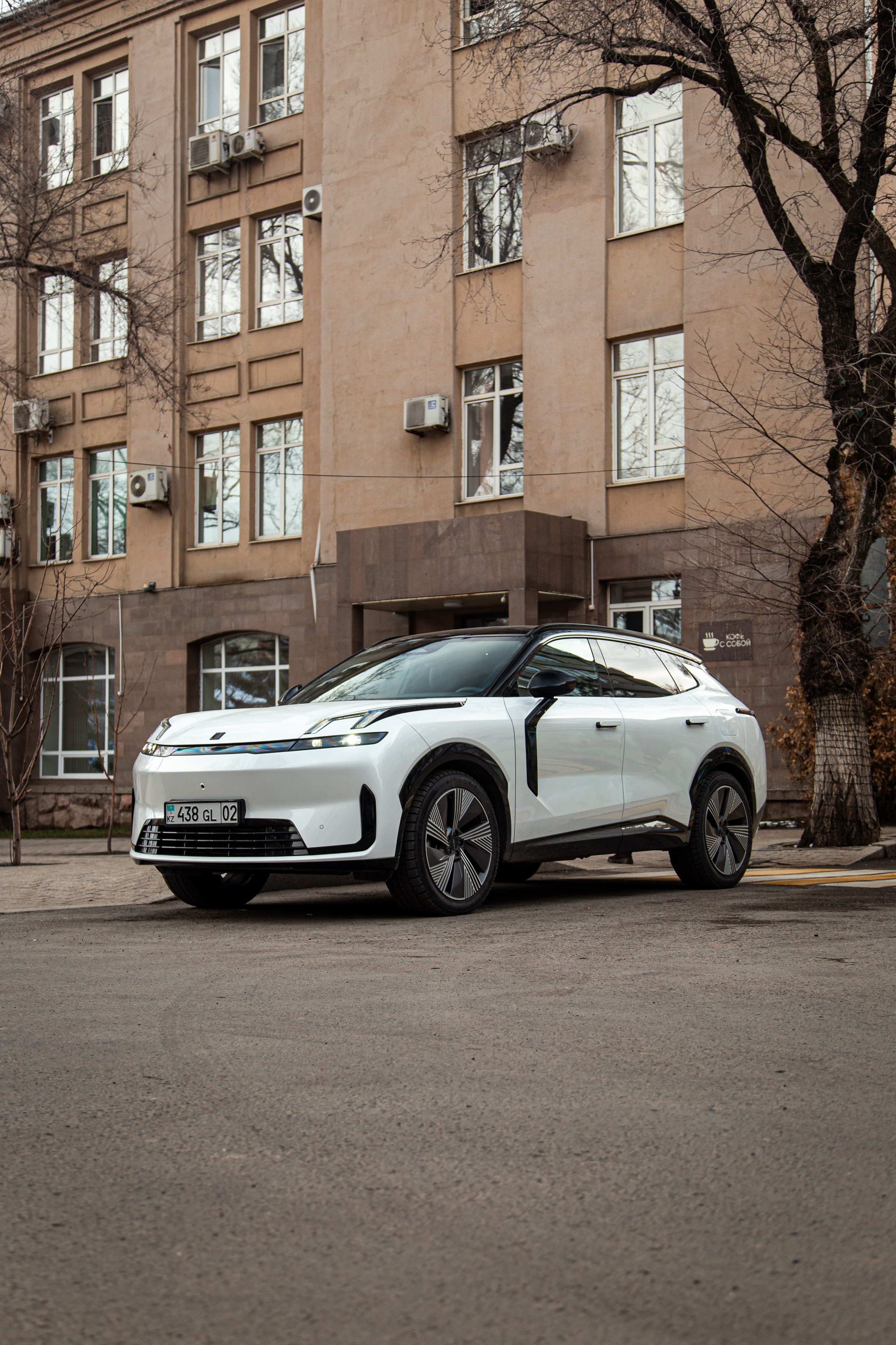 Lynk&Co 08 EM-P. Рекламный и портретный фотограф в Алматы — Серекпаев Танирхан