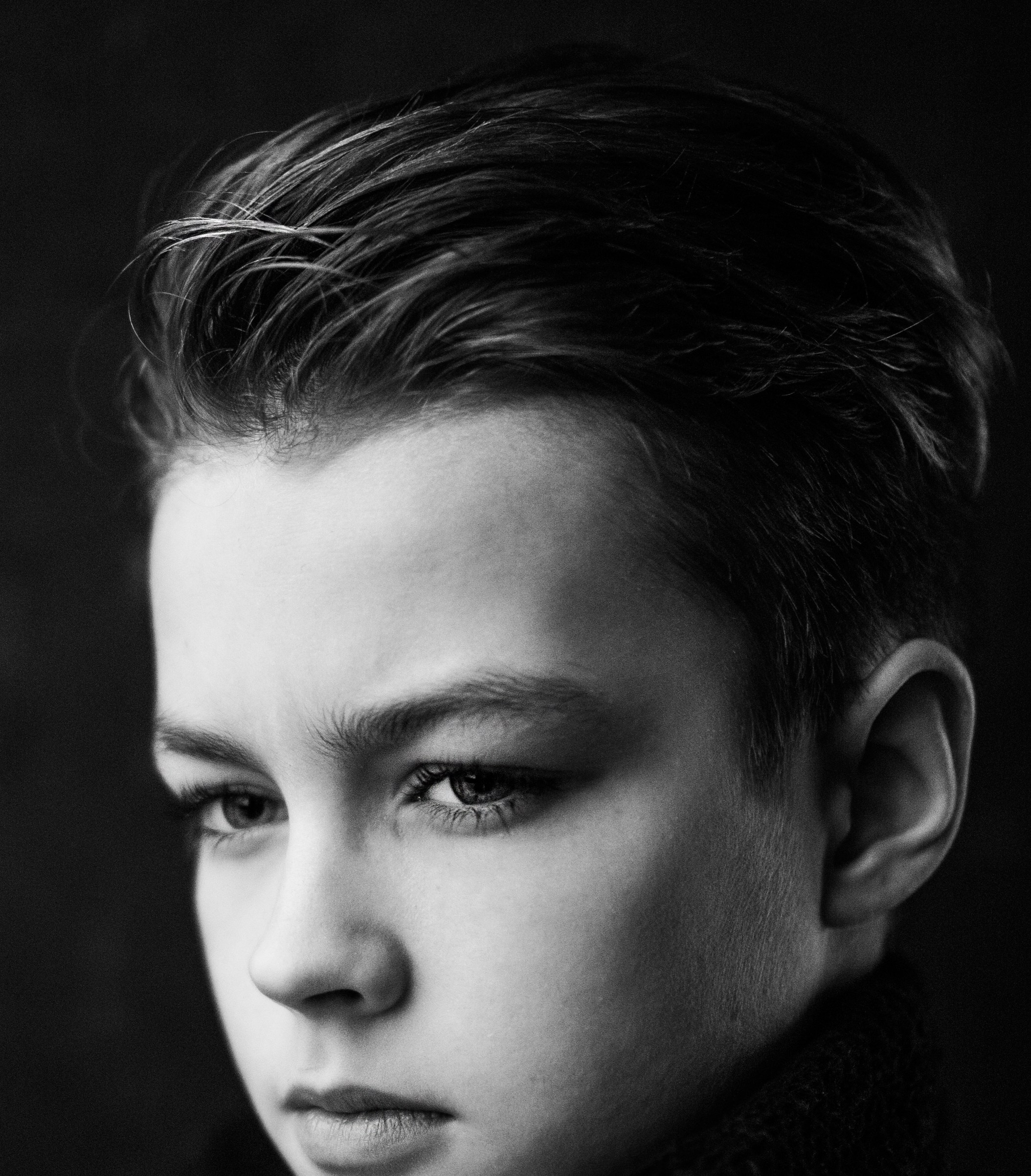 Стильный мужской портрет, черно-белая фотография на заказ Москва.