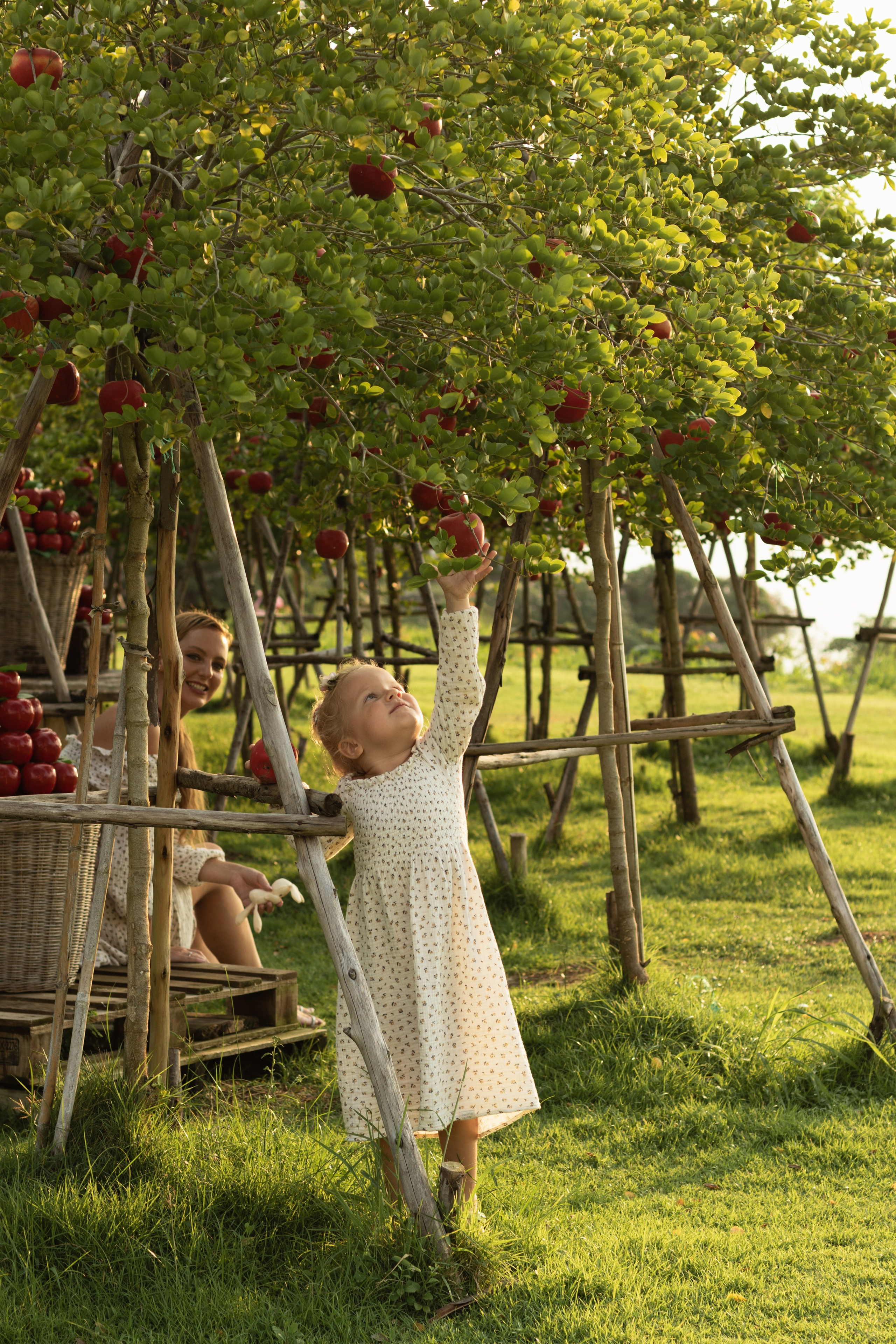 Anna and Maria. Portrait photographer in Thailand