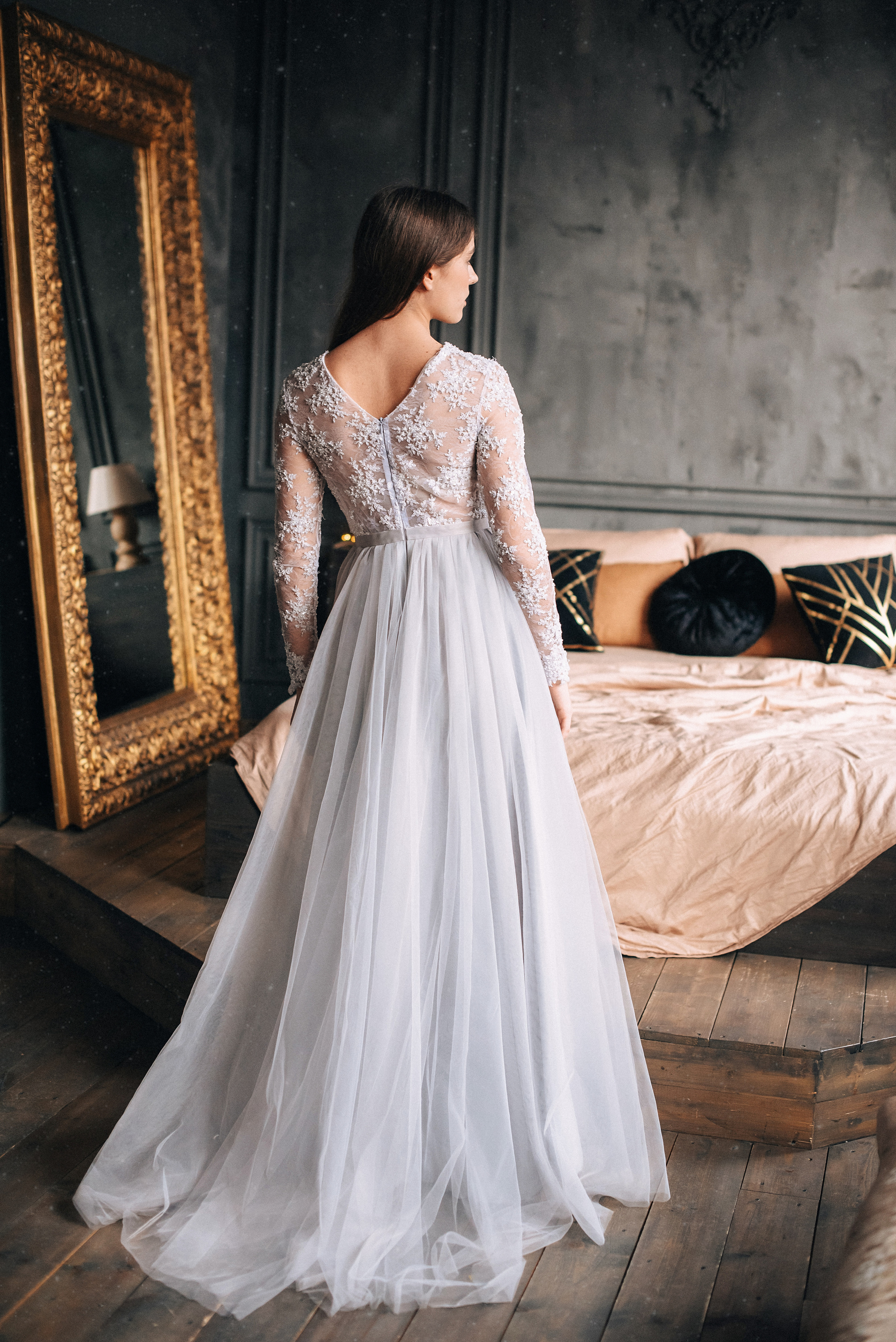 Вечернее платье. Дымчато-серое с кружевом. Фотостудия «Балкон» — аренда фотостудии в Пензе