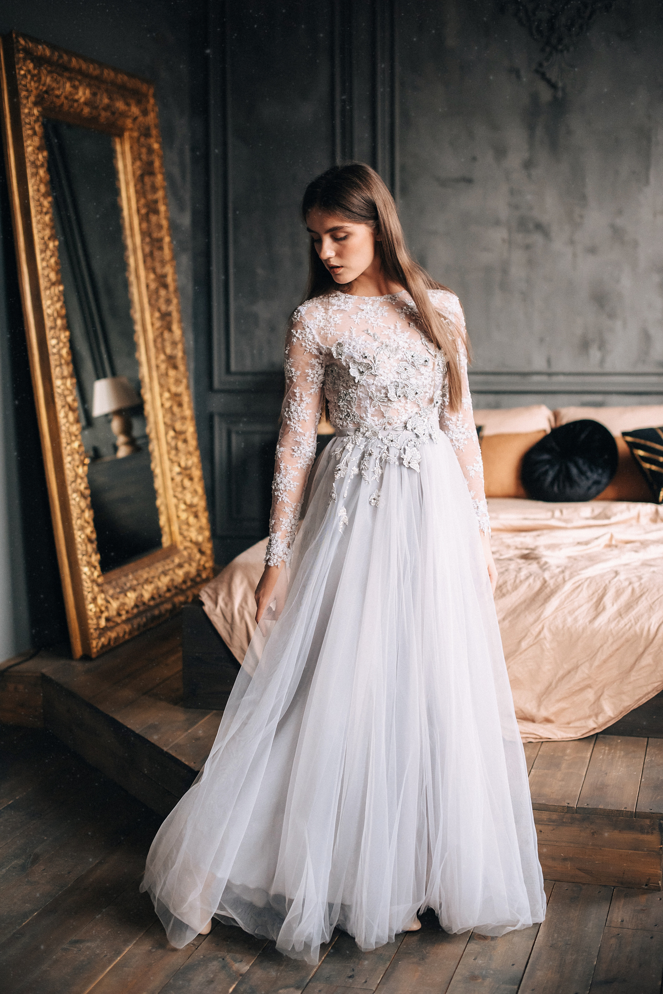 Вечернее платье. Дымчато-серое с кружевом. Фотостудия «Балкон» — аренда фотостудии в Пензе