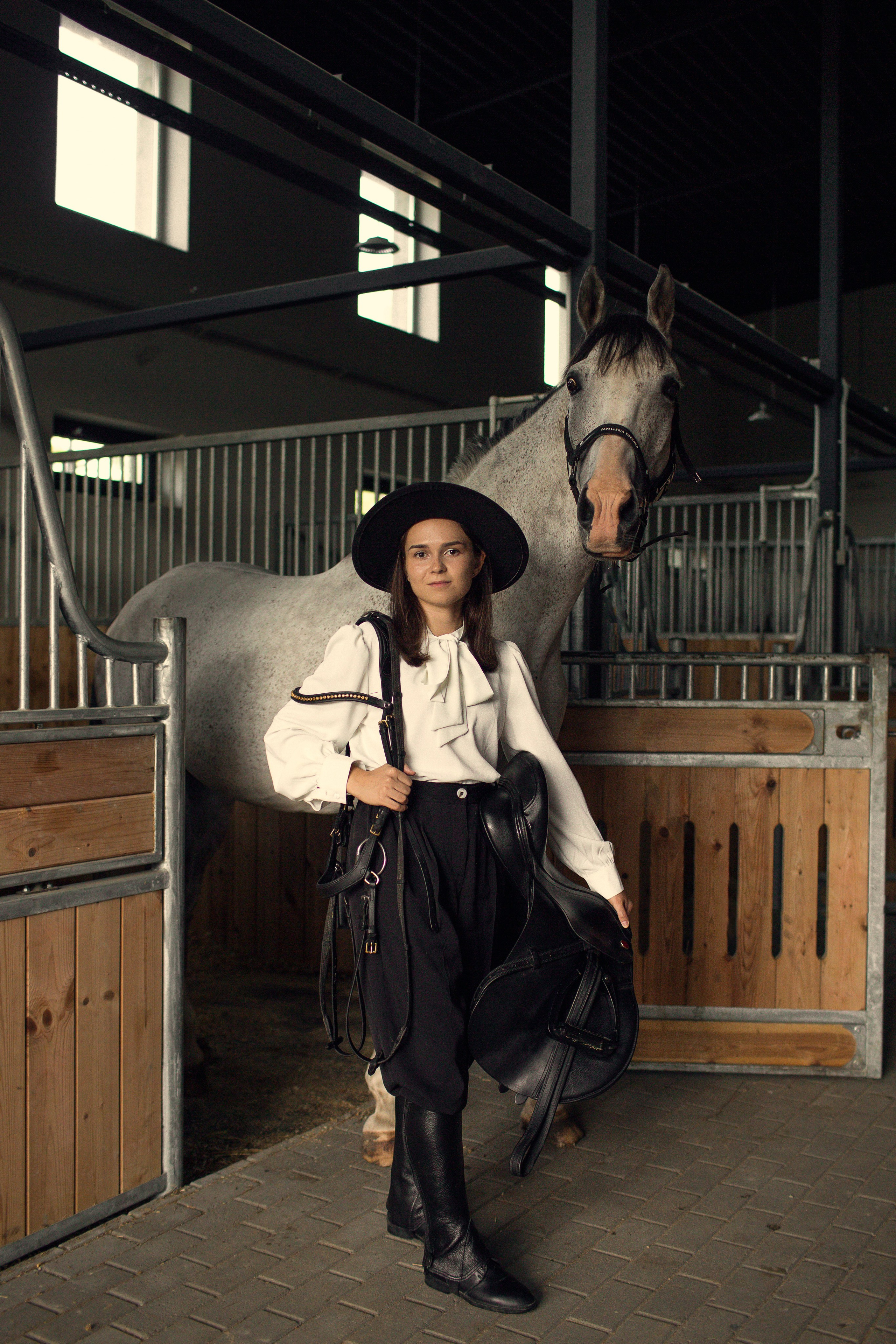 Фотосессия с серой лошадью