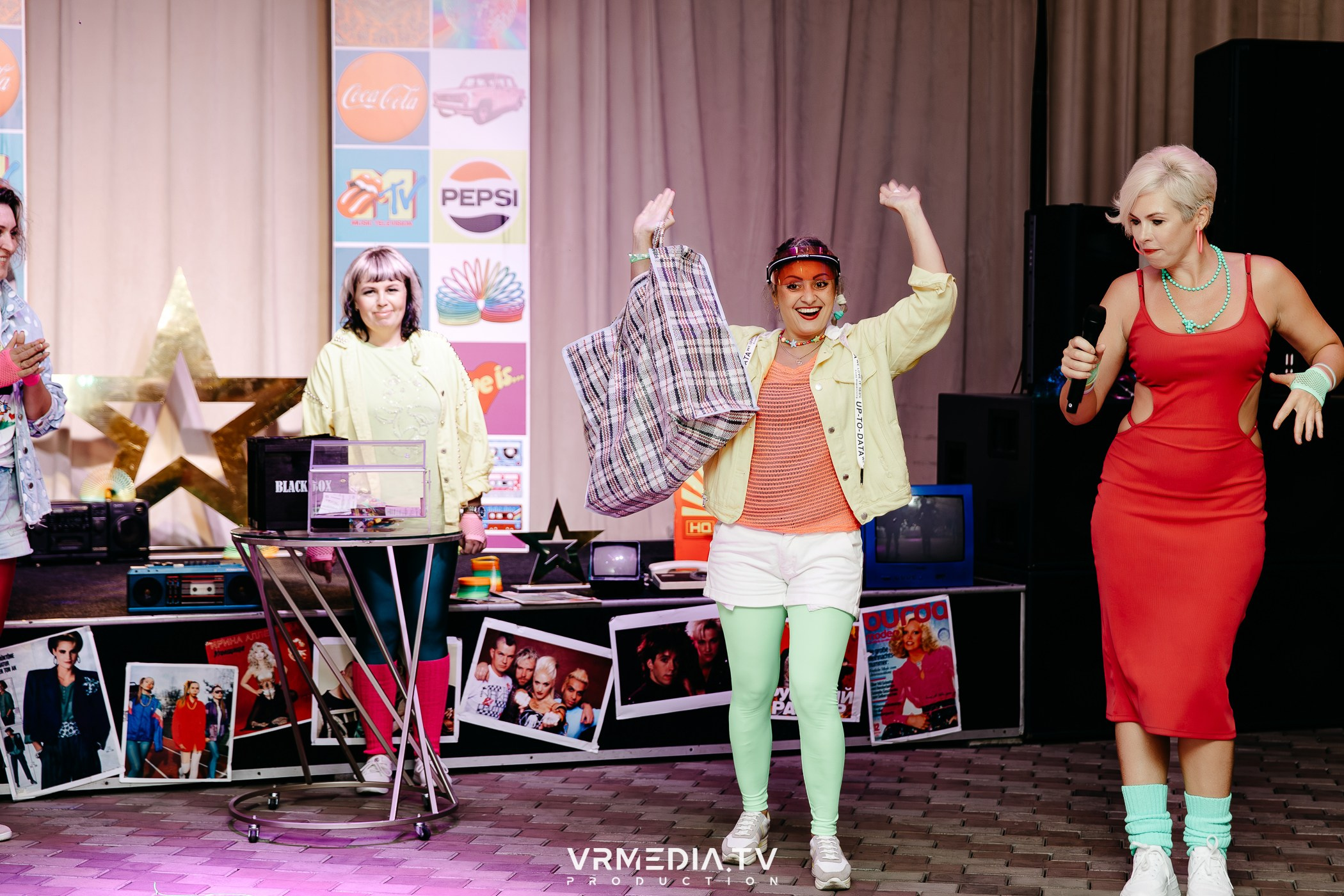 «Назад в 90-е!» в ресторане «Империя»