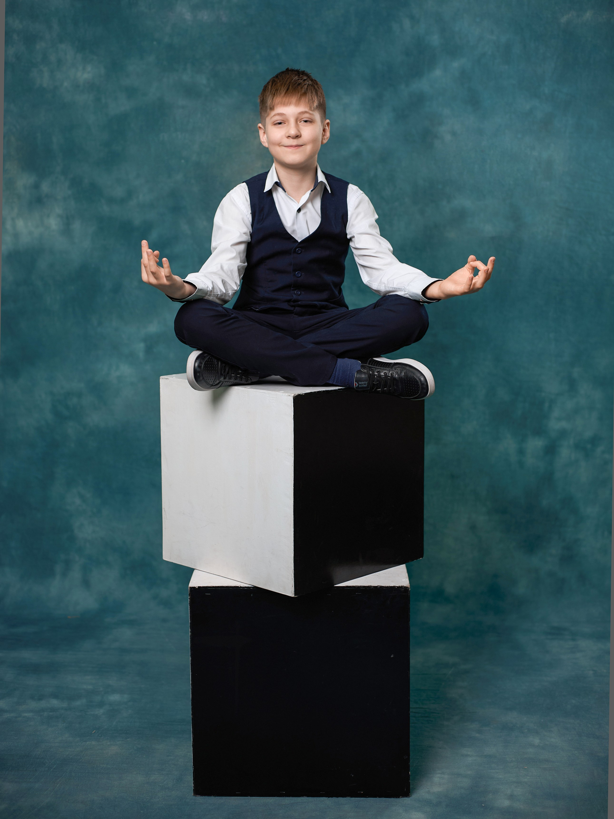 Школьный альбом "Кубы бирюза". Выпускные альбомы в Тюмени для школ, садов, вузов спортивных секций