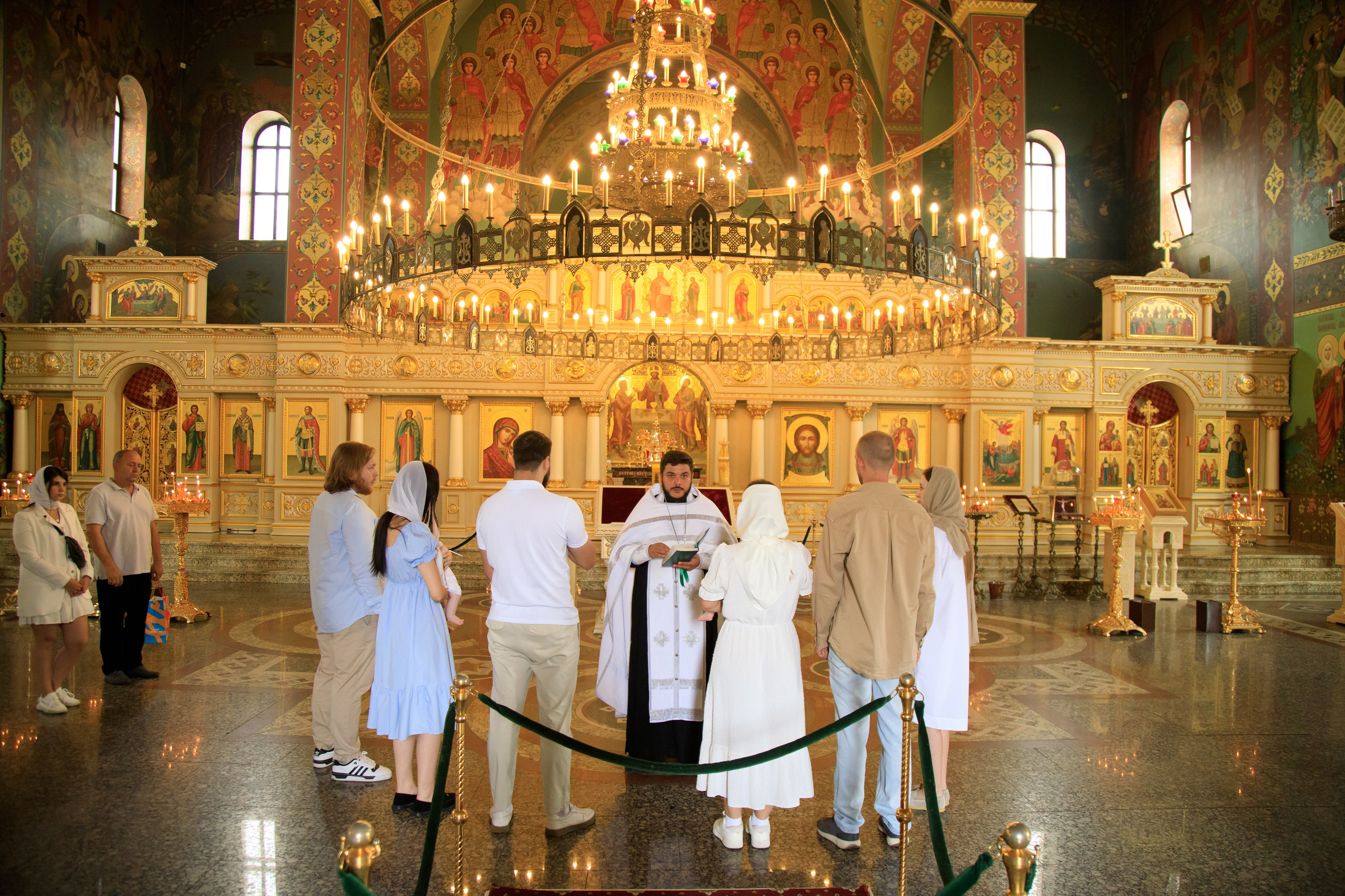 Фотосъёмка таинства крещения и крестин в городах Я фотограф снимающий венчания в городах Минеральные Воды, Пятигорск, Кисловодск, Ессентуки,. Репортажный и свадебный фотограф Пятигорск и КМВ