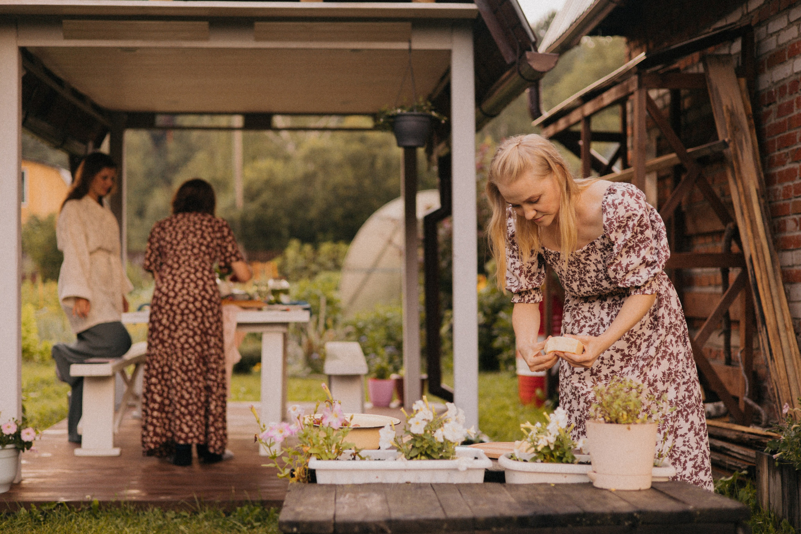 Подруги. Дача. Фотограф Настя Леонова