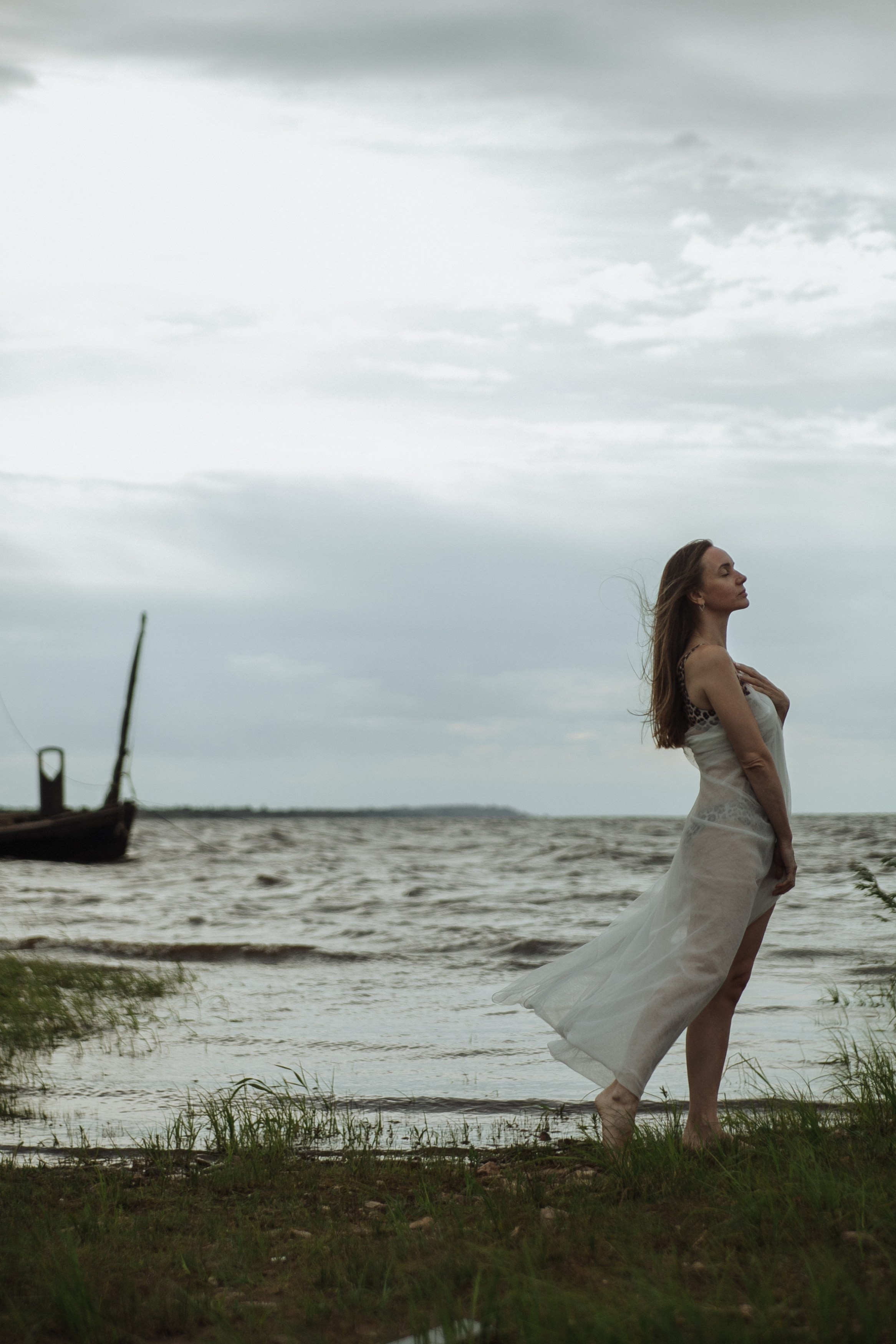 Летняя ветреная. Озеро Ильмень. Семейный фотограф, свадебный фотограф, женский портрет в Санкт-Петербу