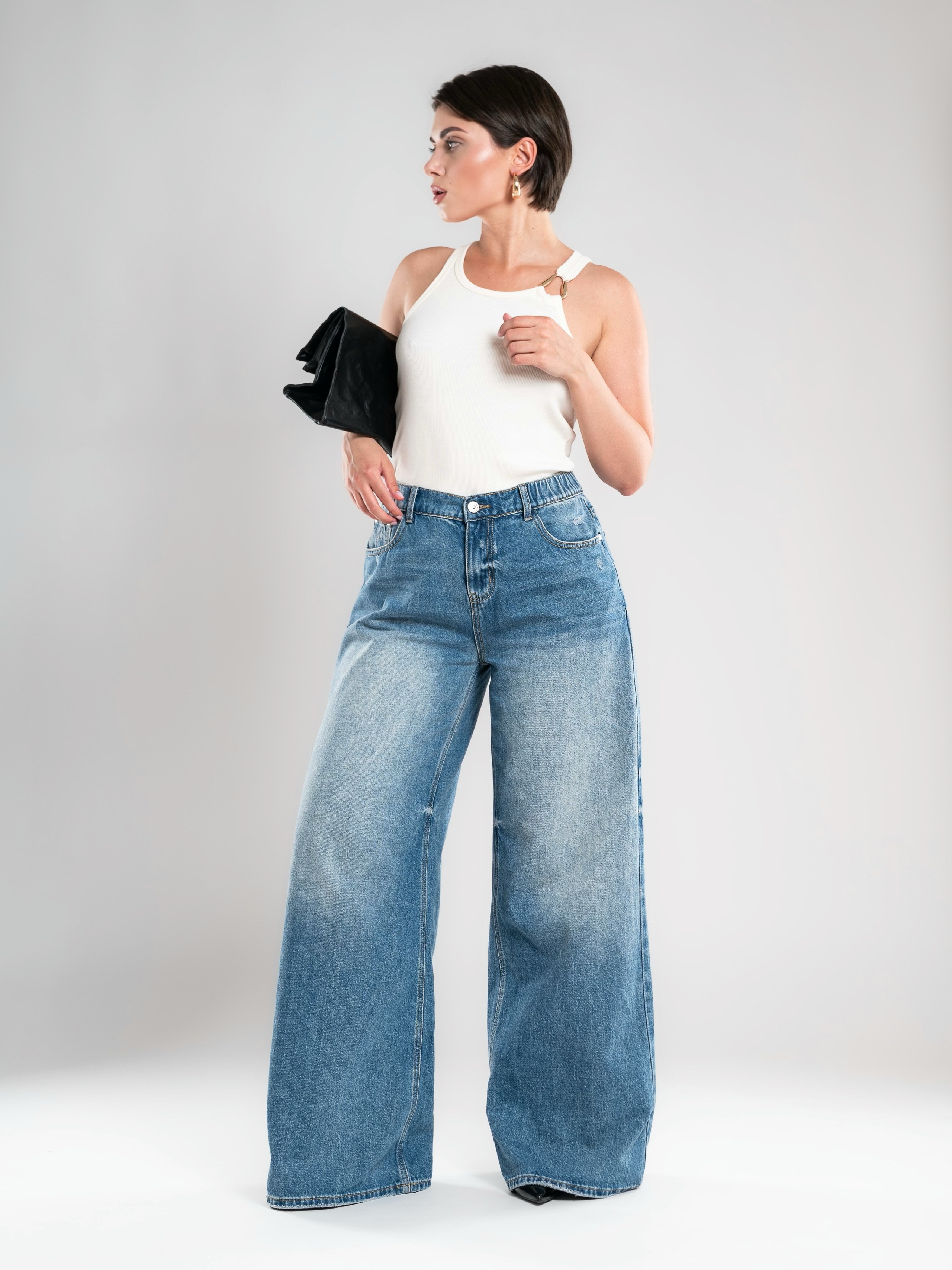 Джинсы на 2х моделях. Предметный фотограф, фото для маркетплейсов Пятигорск, КМВ