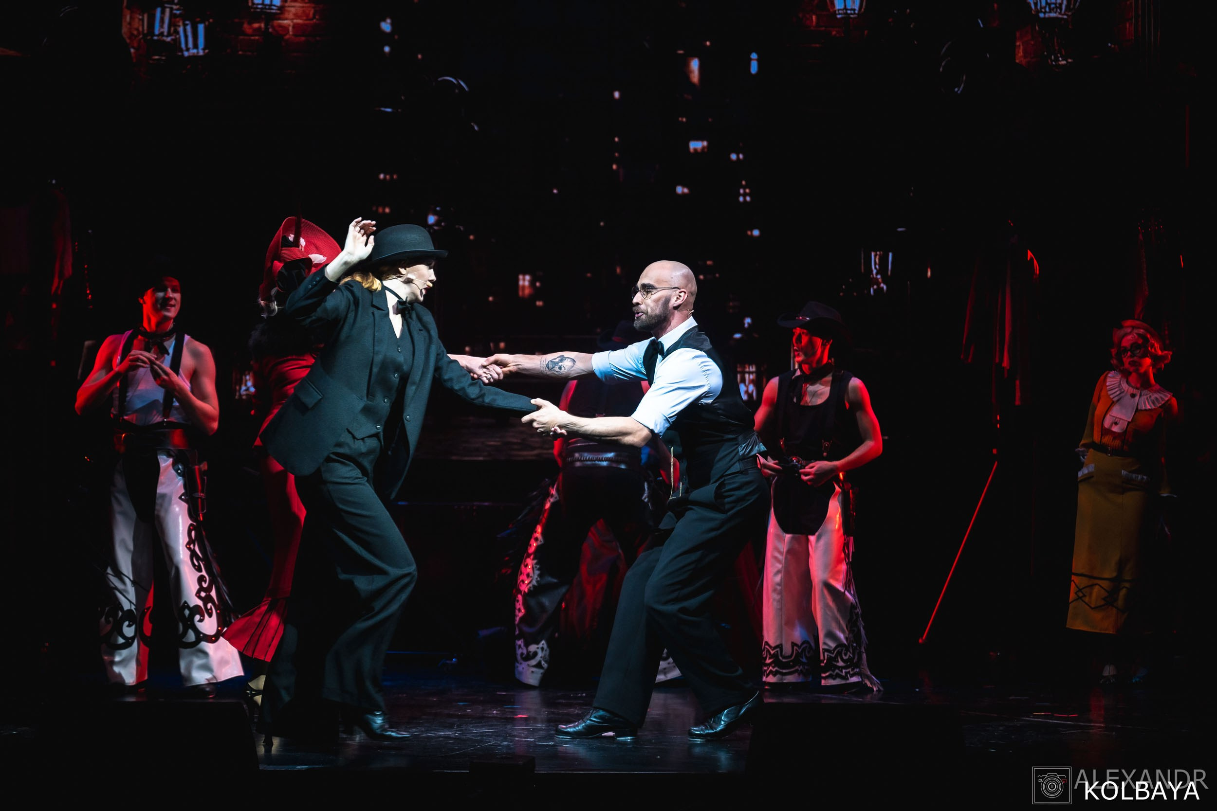 Фотографии со спектакля «Привет, я тетя Чарли». Концертный и театральный репортажный фотограф в Москве Александр Колбая