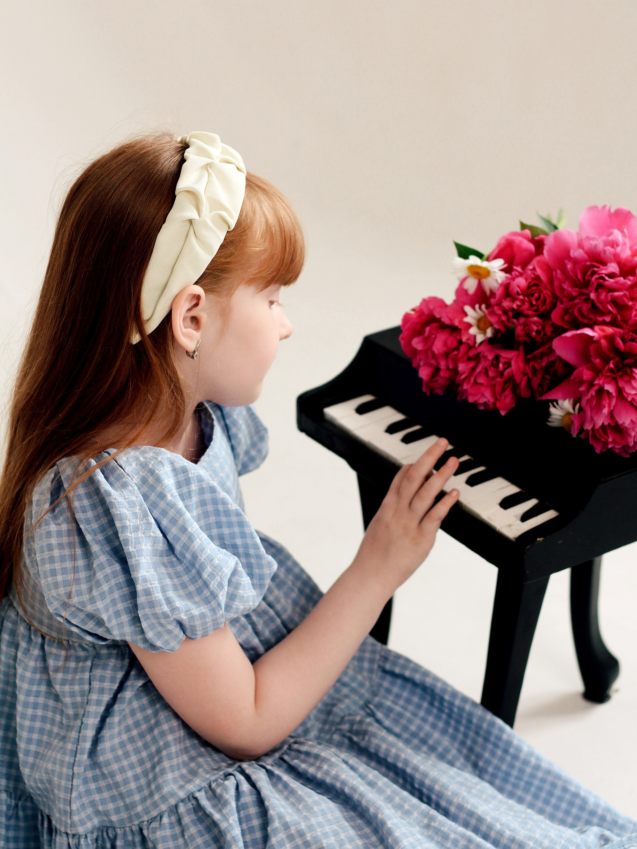 С пионами. Photography Eva