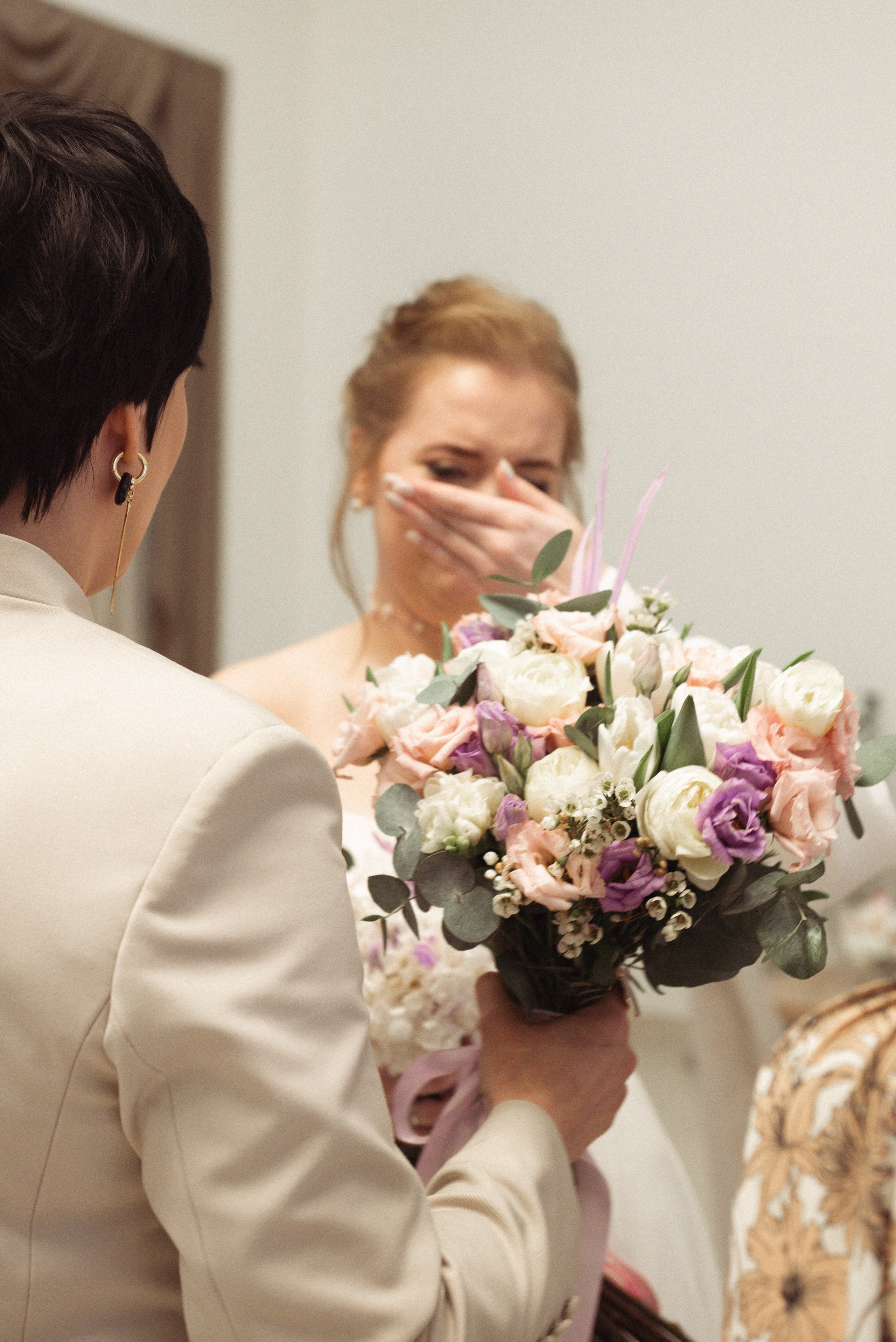 Роспись в ЗАГСе ВДНХ. Фотограф Москва Настя Профотовна. Репортажные, свадебные и контент фотосессии