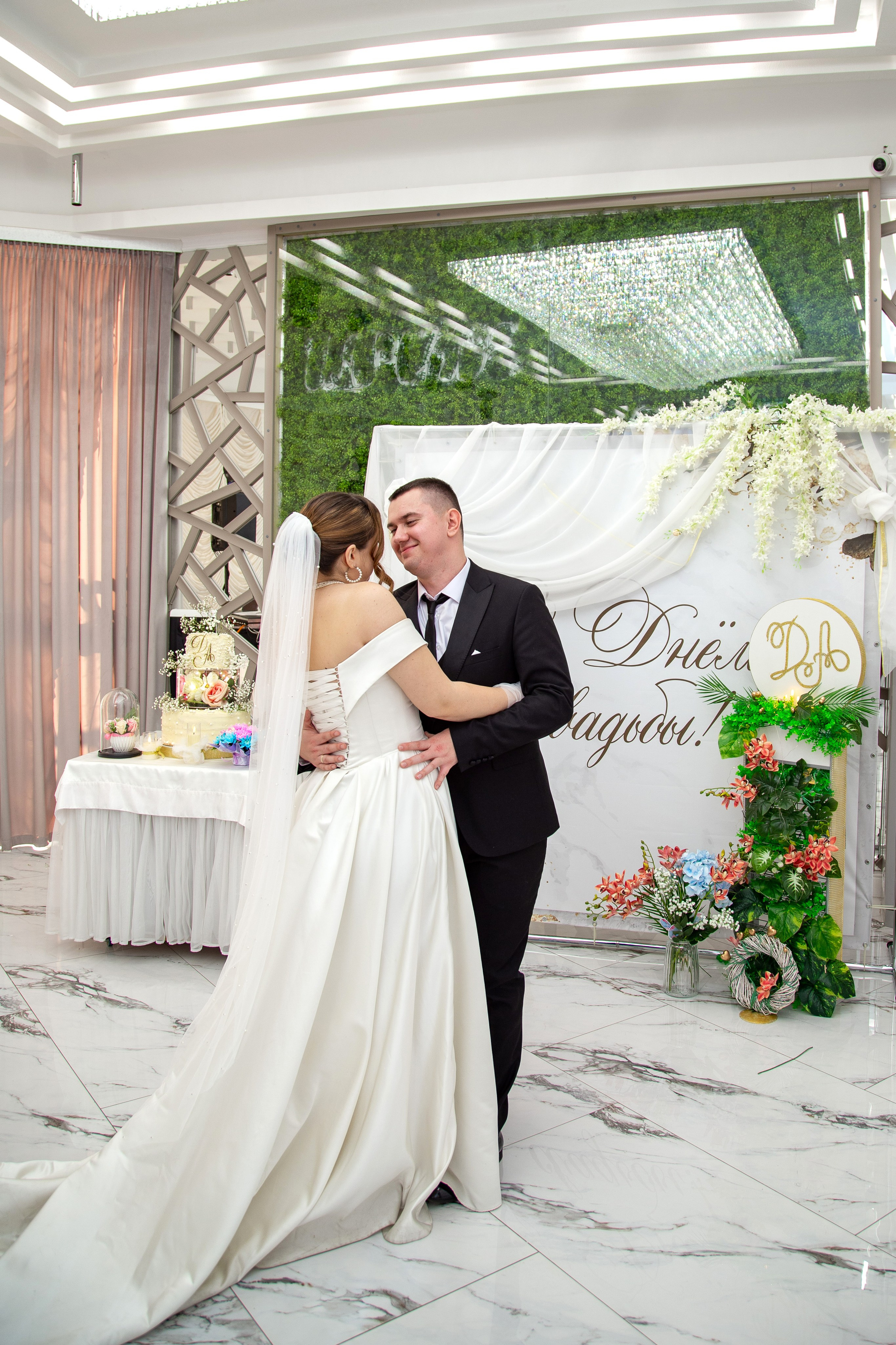 Свадебные фото. Фотограф Краснодара, фотограф в парке Галецкого.репортажный фотограф. детский фотограф, свадебный фотограф. профессиональный фотограф