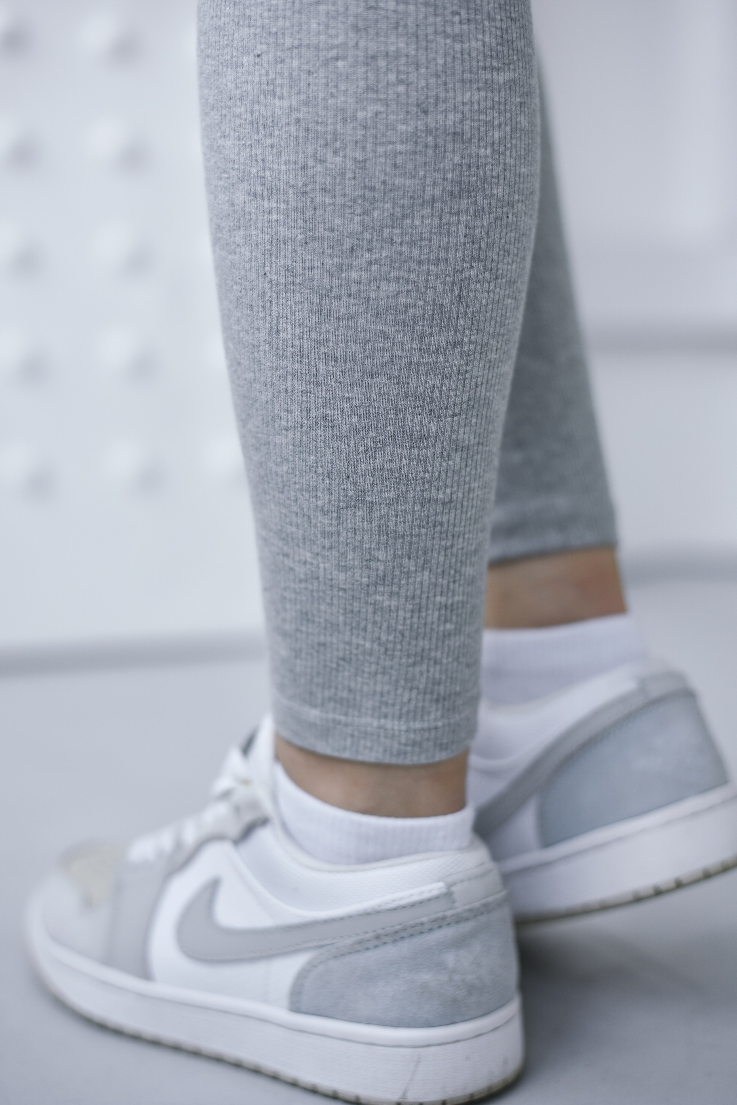 Кейс с леггинсами для вб. Фотограф Таина Комбарова