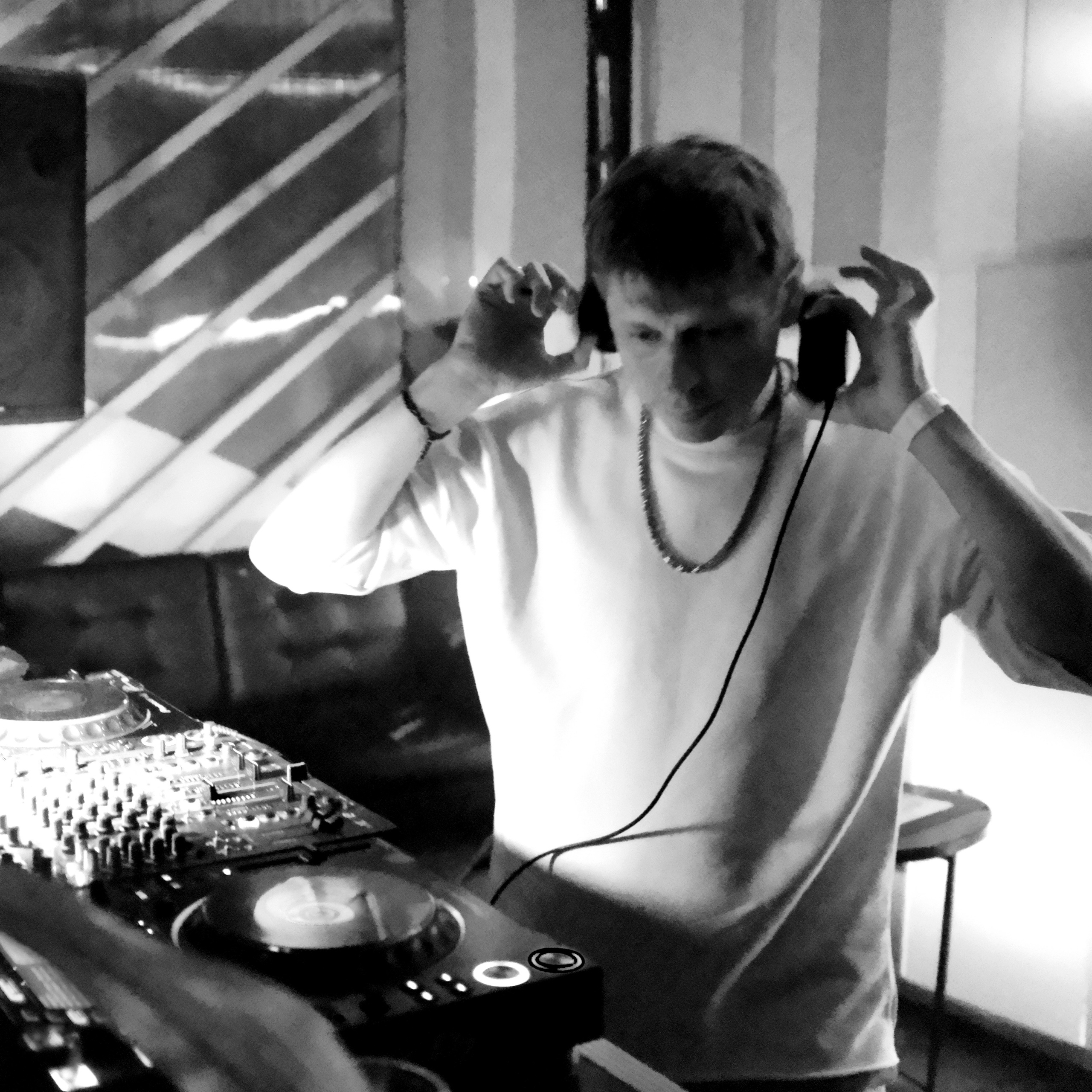 Мир2/16.08.2025. Репортажный фотограф в Санкт-Петербурге Даниил Могута