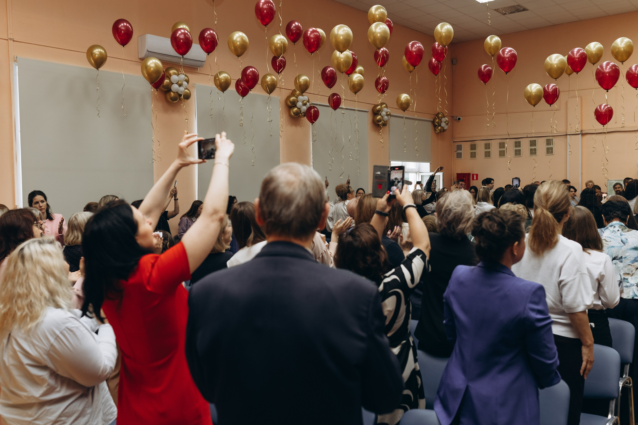 Последний звонок концерт+ фотозона. Фотограф Людмила Оюн