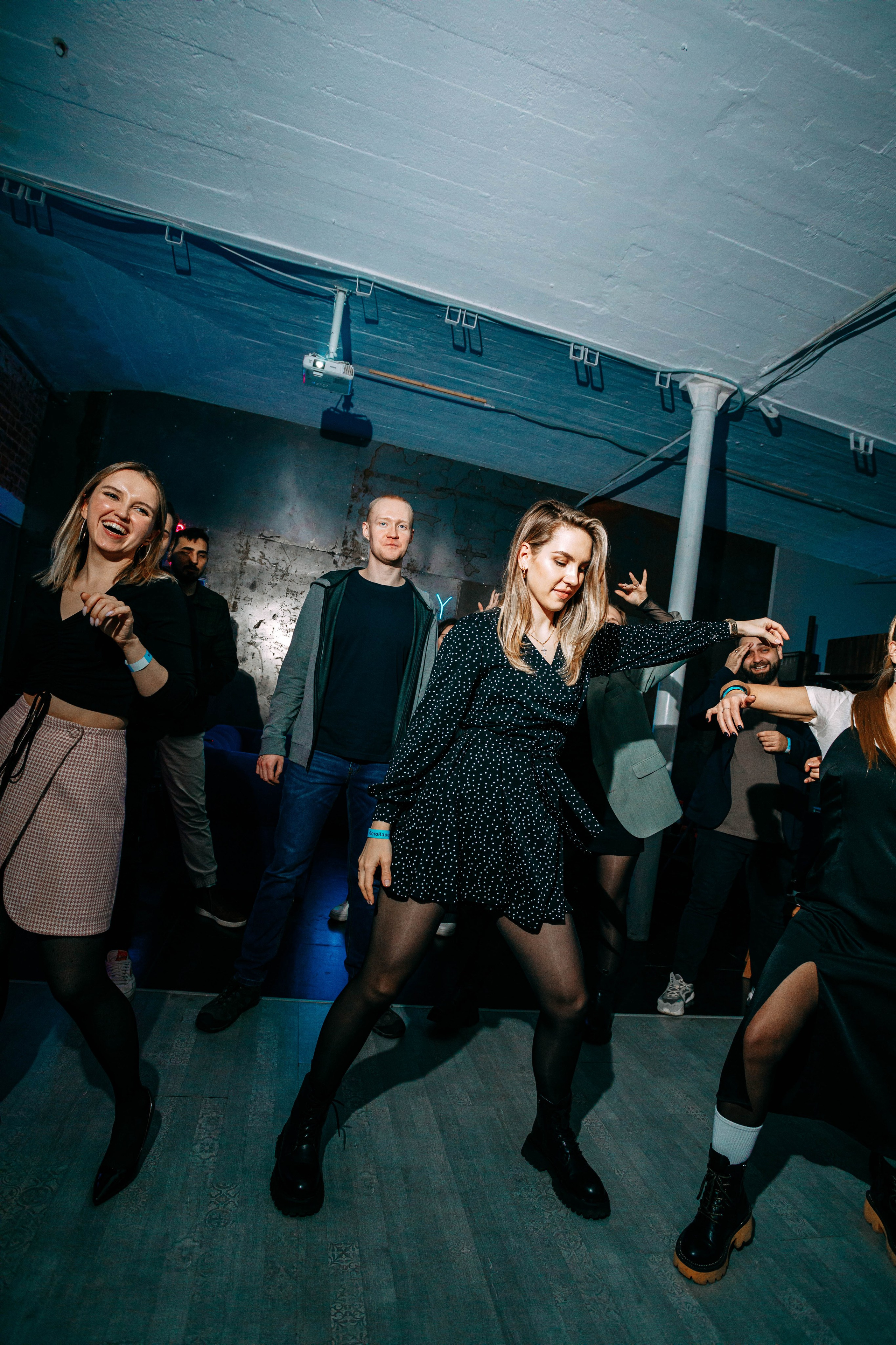 ЮНОСТЬ ВСЁ ПРОСТИТ