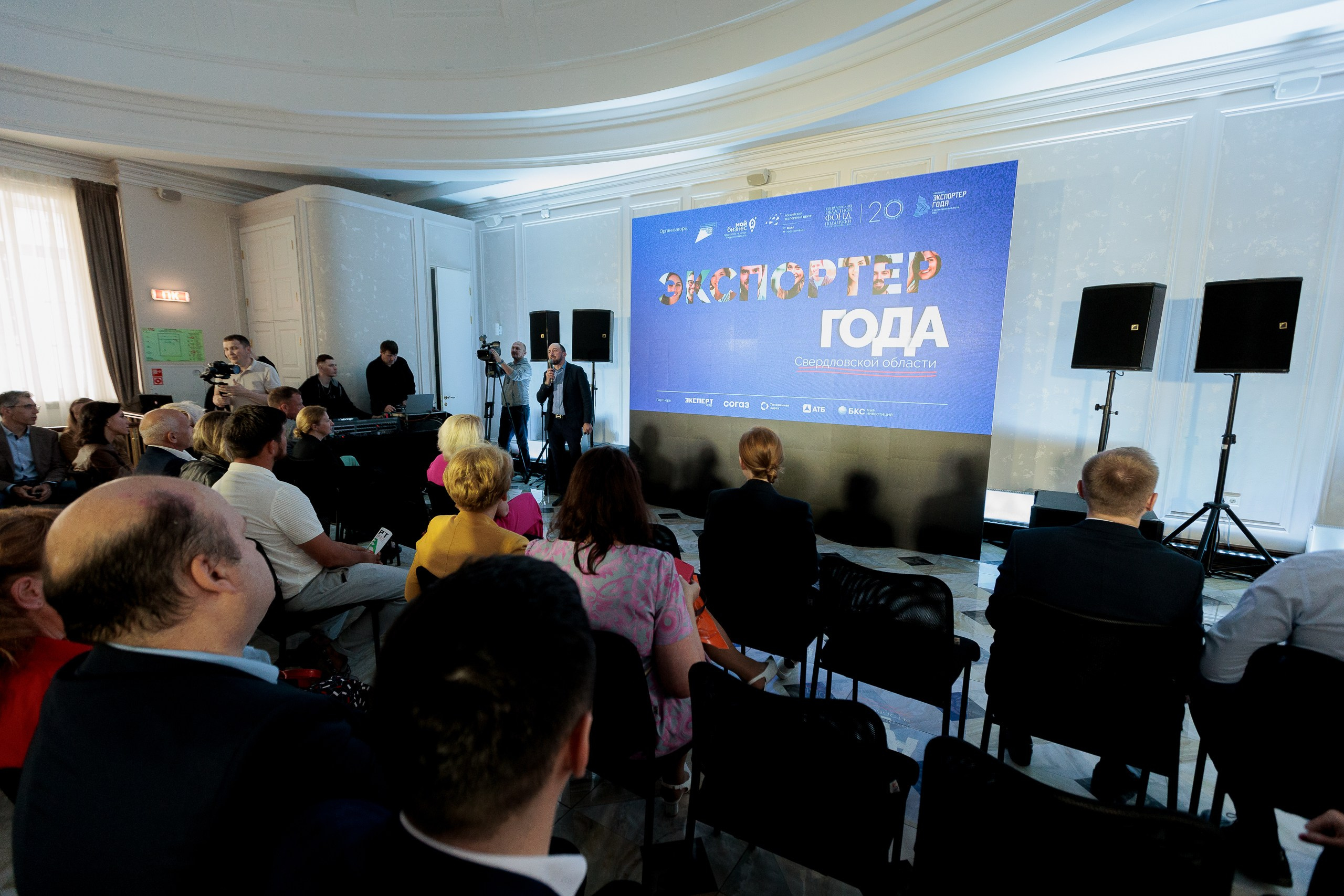 Фотограф для съемки награждения на корпоративной премии. Контент для бизнеса в Екатеринбурге Полдень Медиа