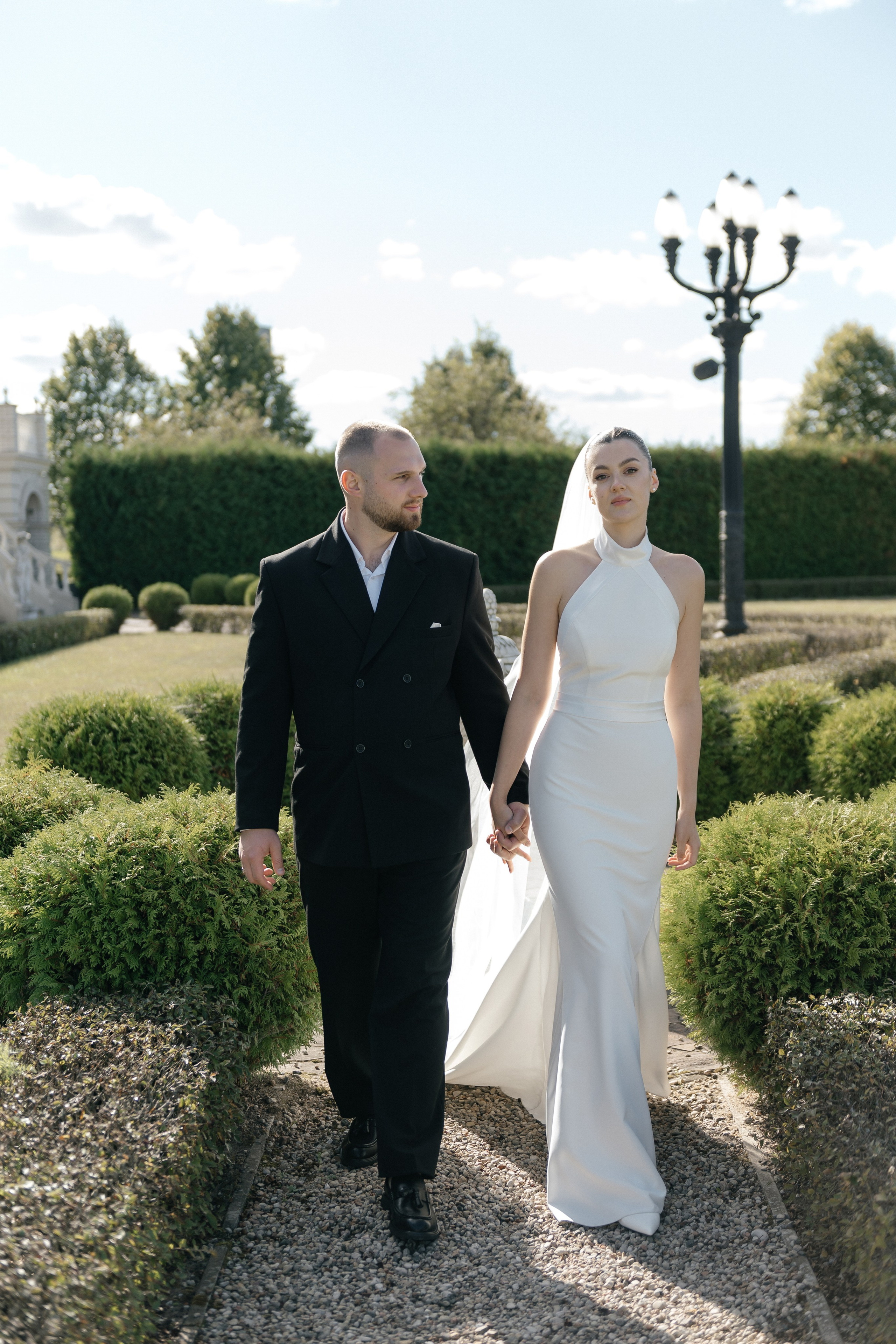Wedding day in VERSAL PARK. Wedding PHOTOGRAPHER Andrew Vnukov
