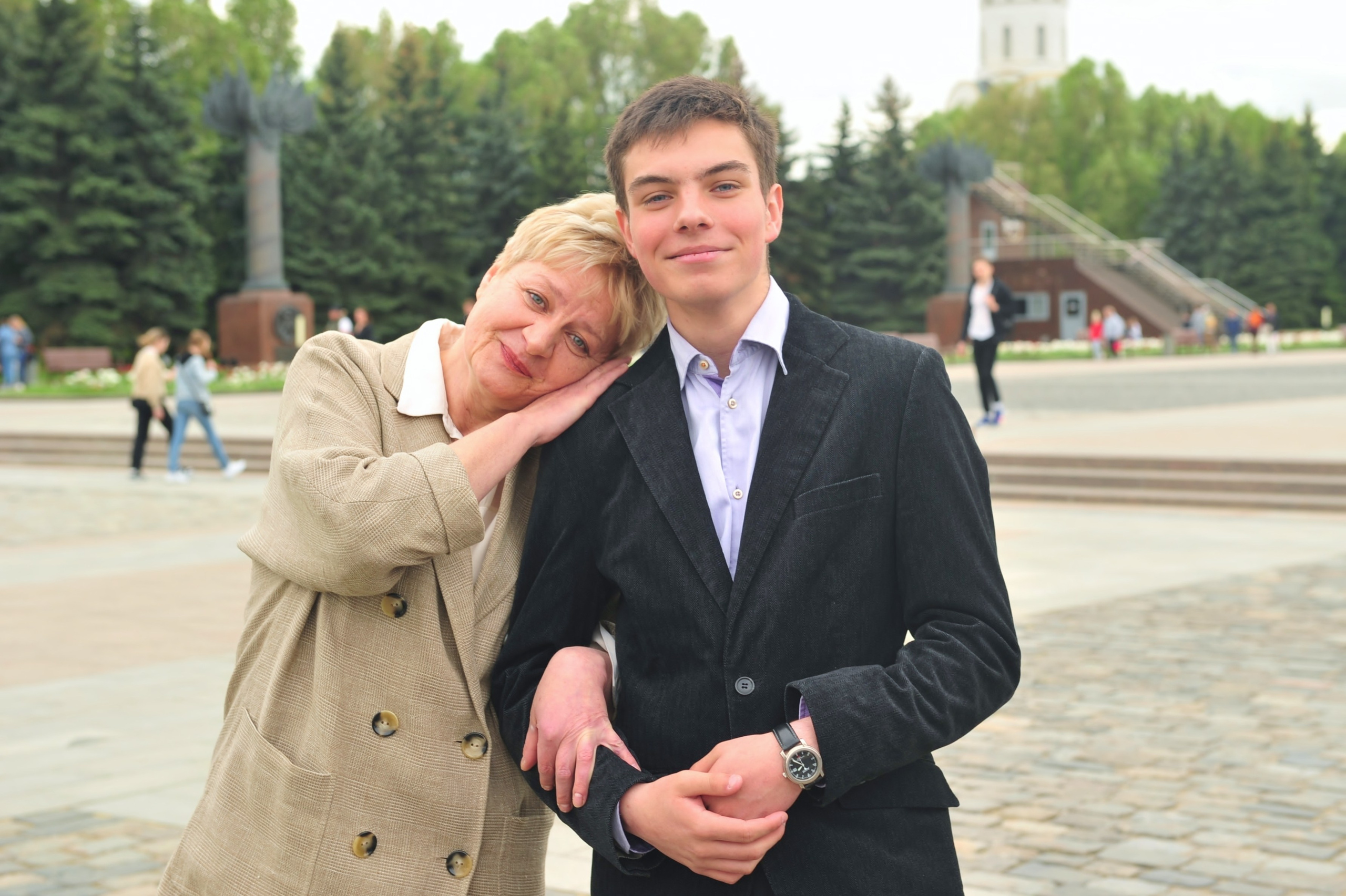 Последний Звонок на Поклонной Горе (уличная фотосессия 9-классников). Свадебный и семейный фотограф в Москве Ирина Гончарова