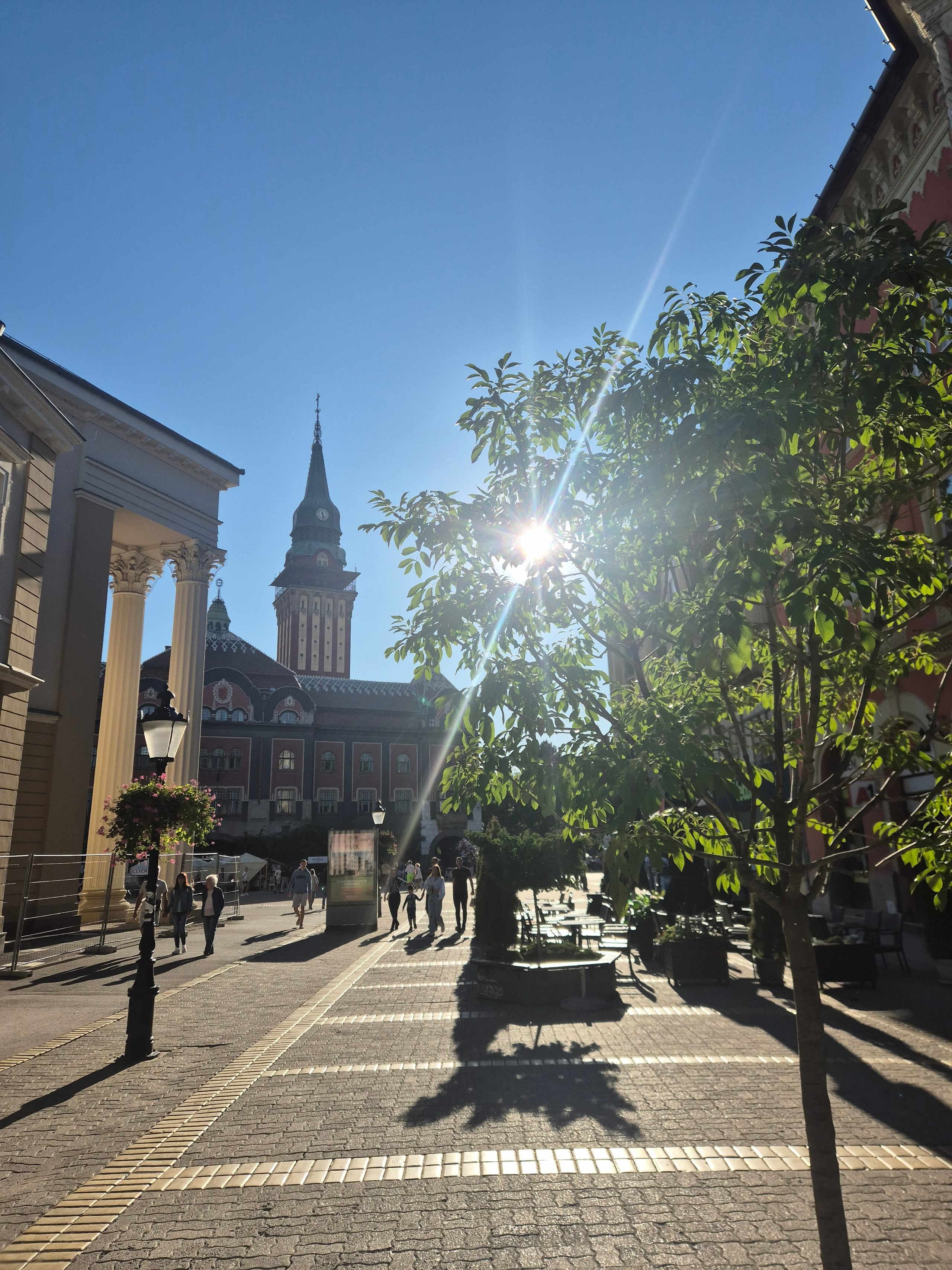 Суботица - центр архитектурного модерна Сербии. Много зданий в стиле модерн и неоготике. Самые примечательные - вдоль пешеходной улицы Корсо