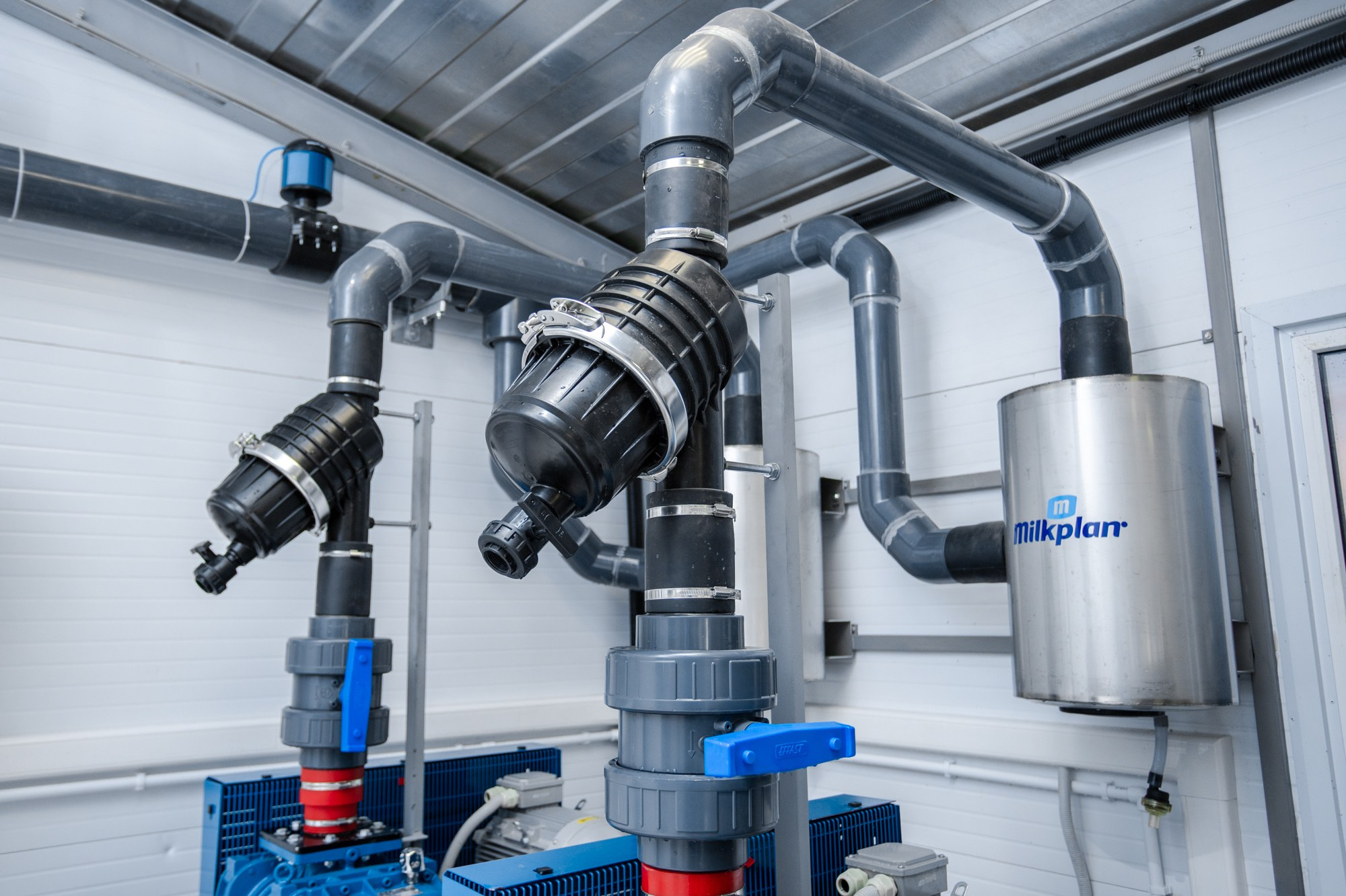 Оборудование хранения молока. Репортажный, промышленный и маркетплейс-фотограф Дмитрий Чернат