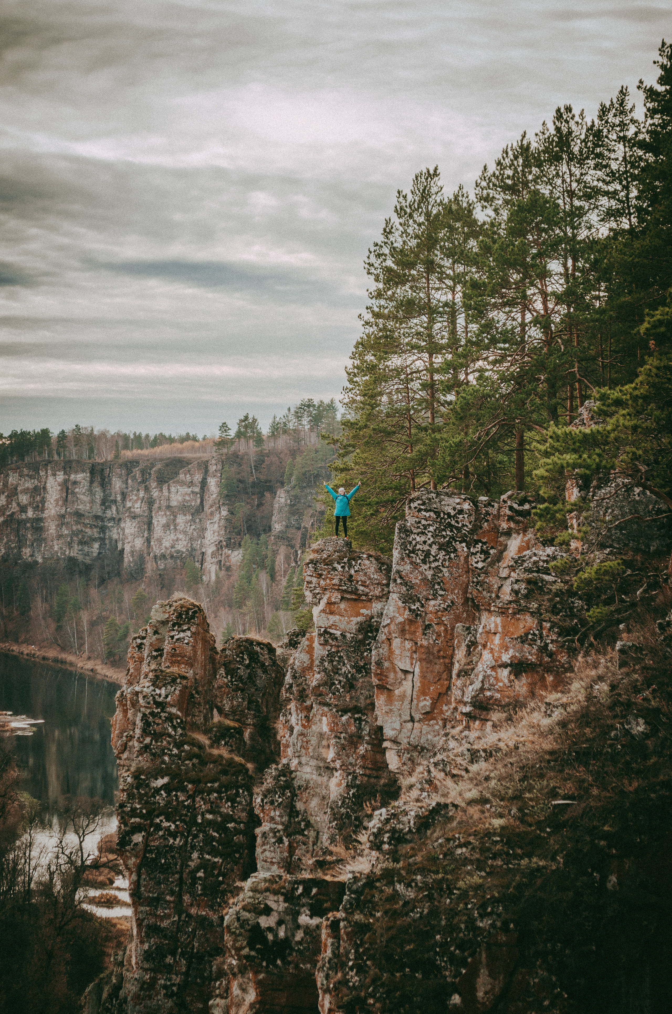 Утёсы реки Юрузань. 17 октябрь, 2021. Семейный фотограф в Екатеринбурге Всеволод и Марина Пономаревы