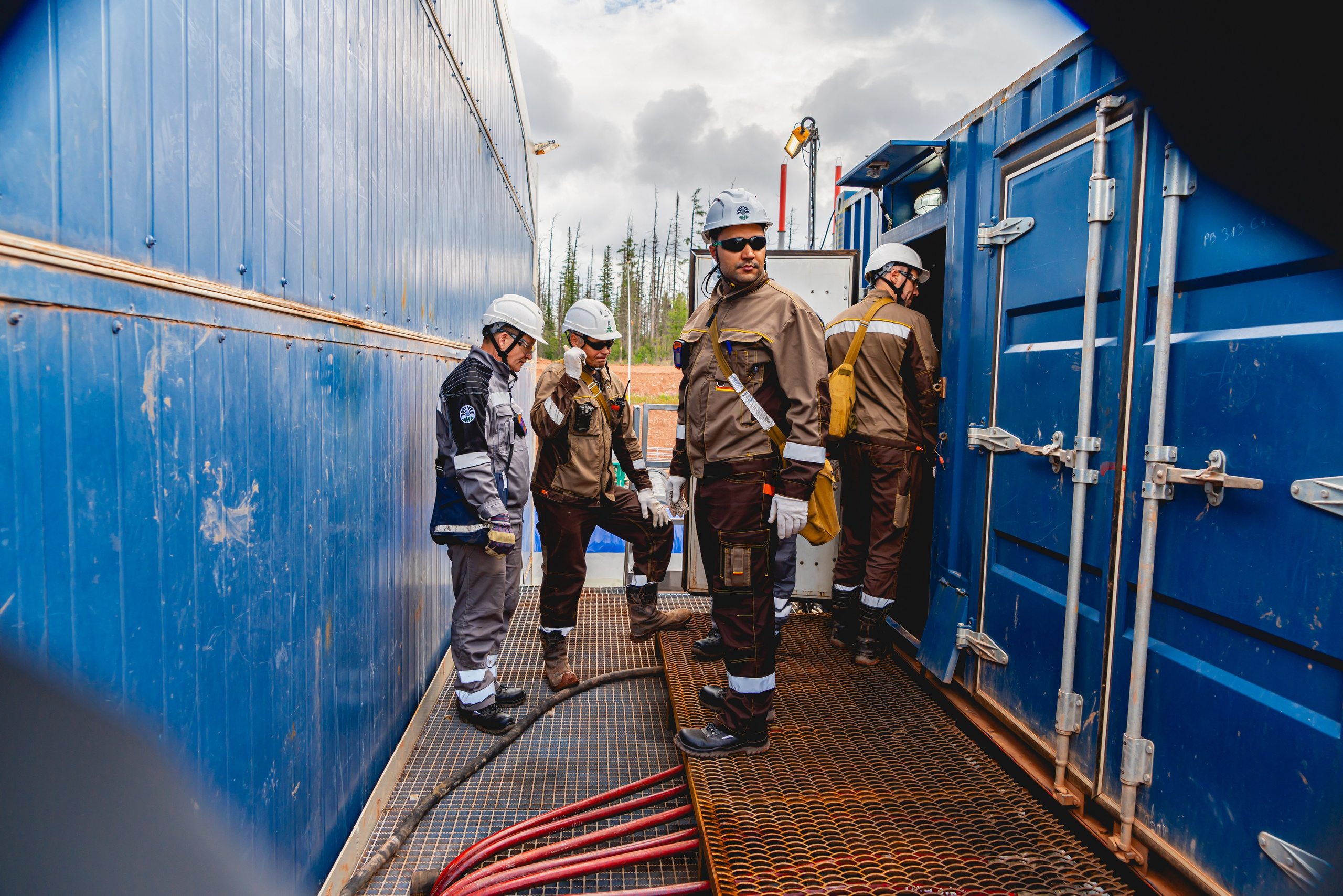 Репортажная (документальная) фотография. Занимаюсь профессиональной фотографией и живу рядом с Байкалом. Работаю в разных жанрах