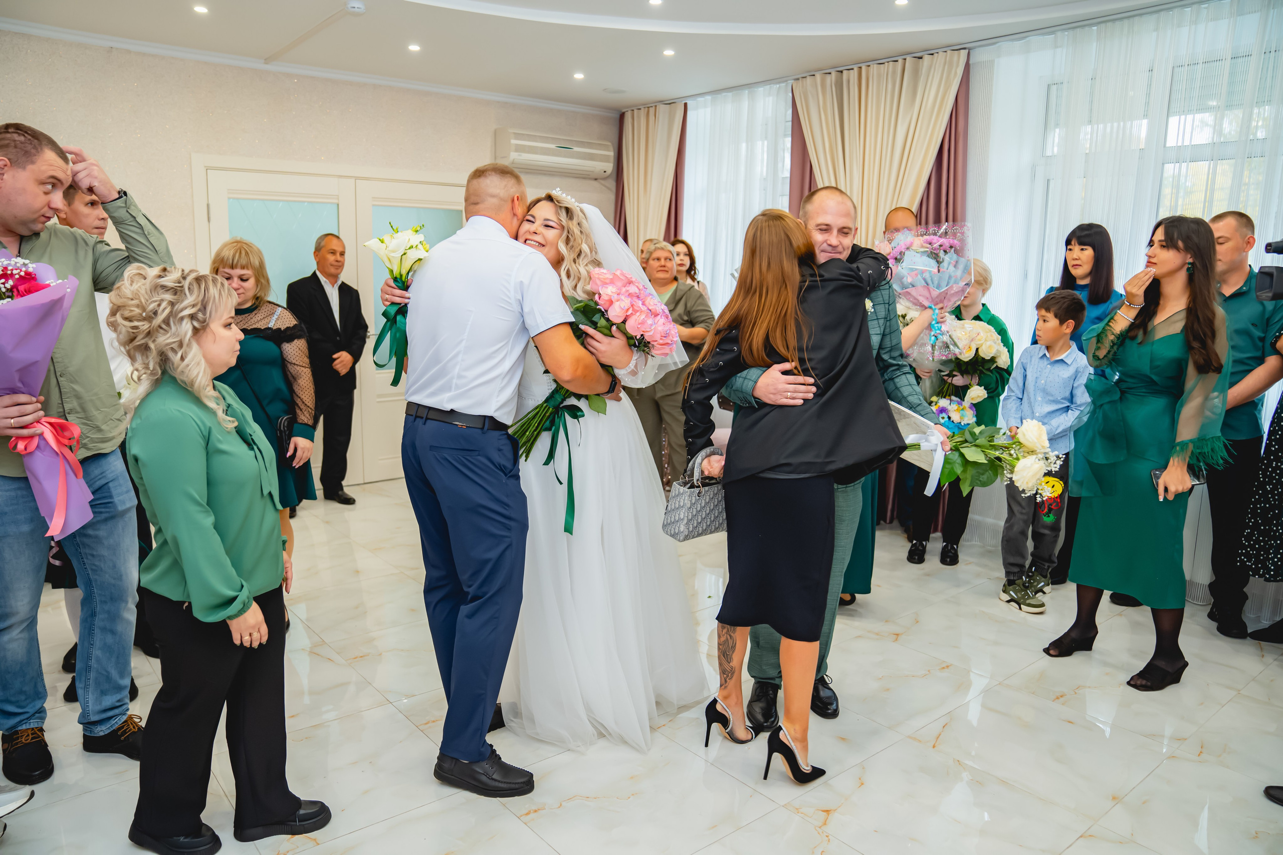 Осенняя Свадьба 2024. Занимаюсь профессиональной фотографией и живу рядом с Байкалом. Работаю в разных жанрах